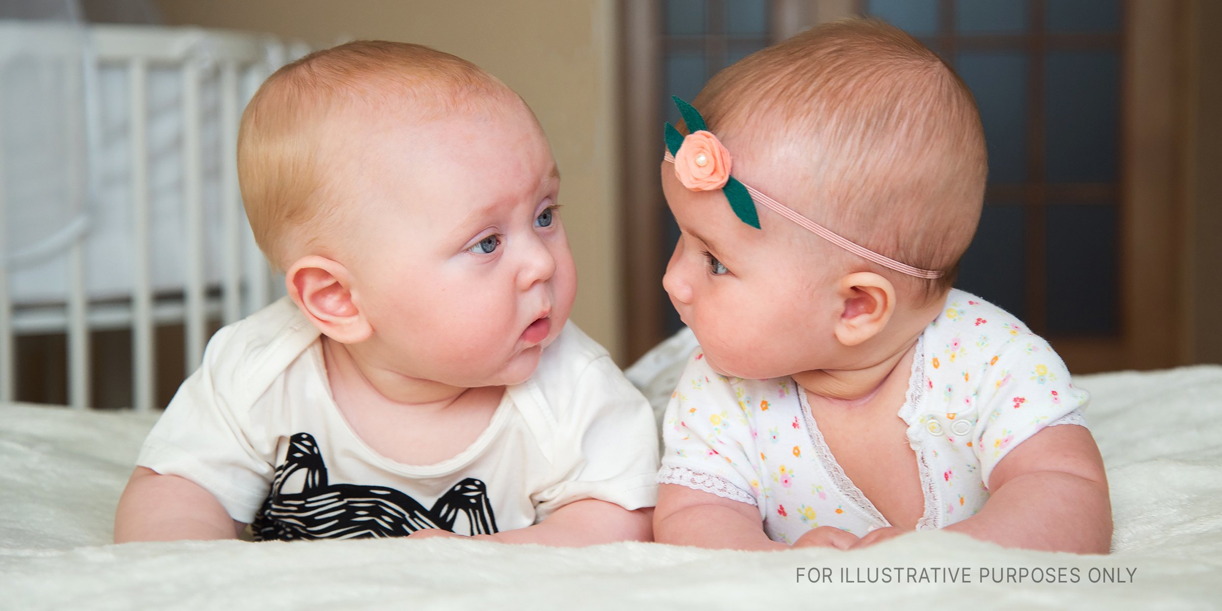 Two babies on a bed. | Source: Shutterstock
