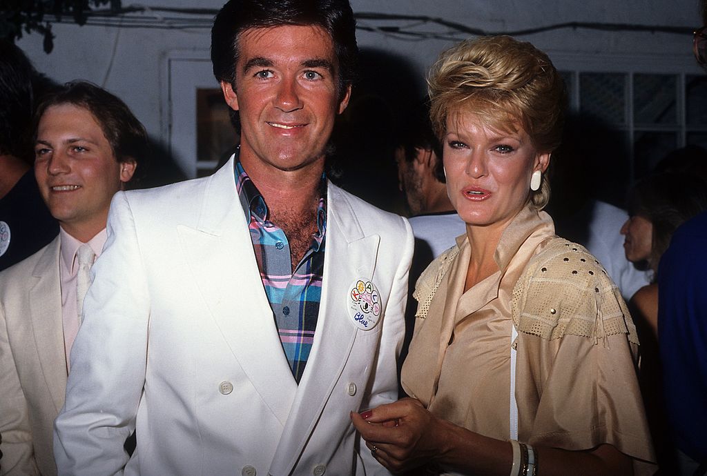 Alan Thicke and Gloria Loring attend the opening of Olivia Newton-John's boutique, June 1986 | Source: Getty Images