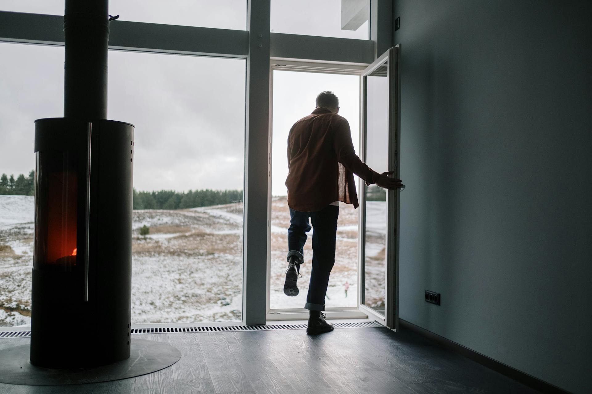 A man walking out of a door | Source: Pexels