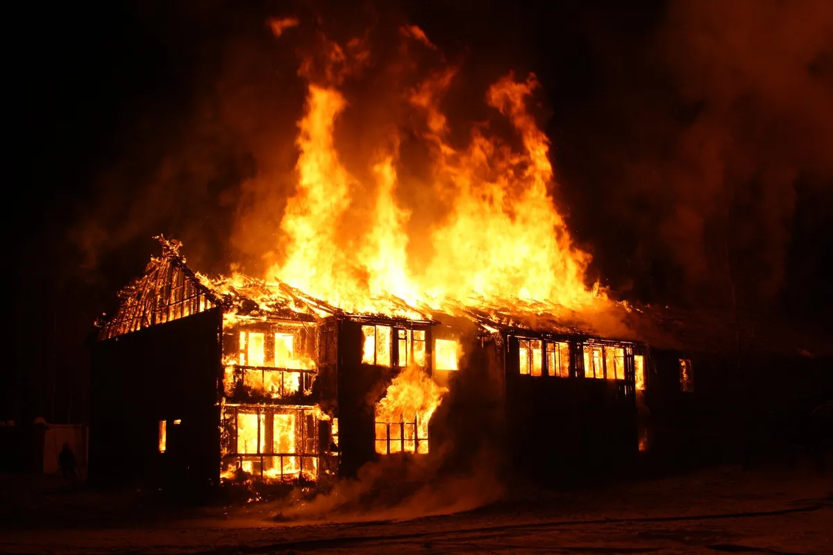 Une maison brulée. | Photo : Pixabay