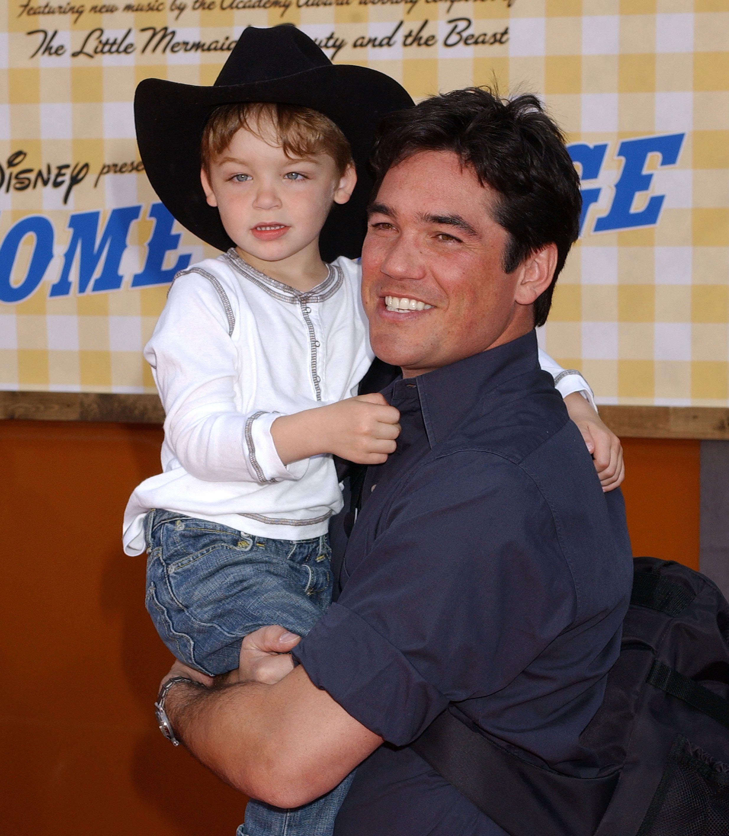 Dean Cain and son Christopher during the "Home on the Range" premiere in Hollywood, California, on March 21, 2004 | Source: Getty Images