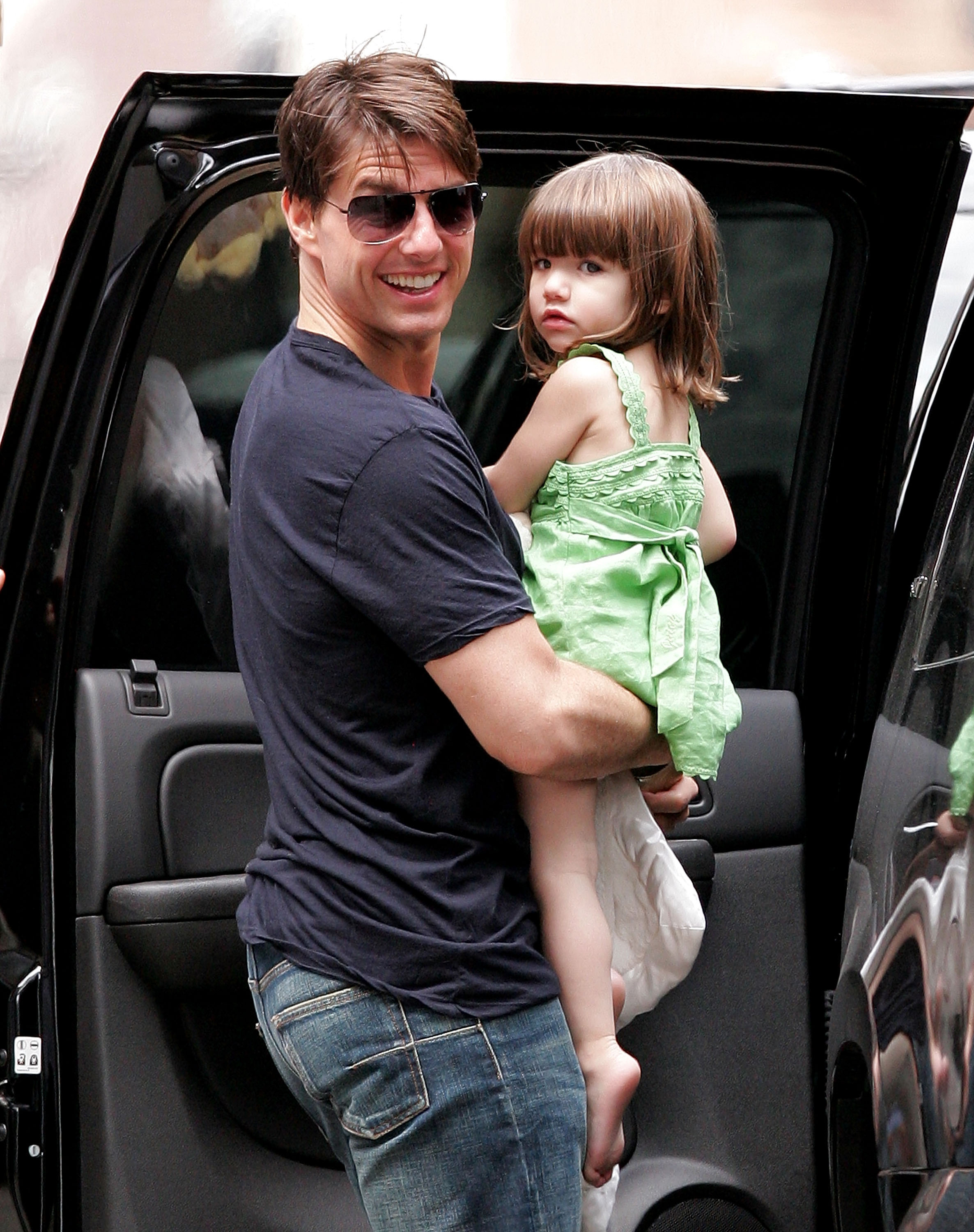 Tom Cruise and Suri Cruise board a car on August 25, 2008, in New York City. | Source: Getty Images