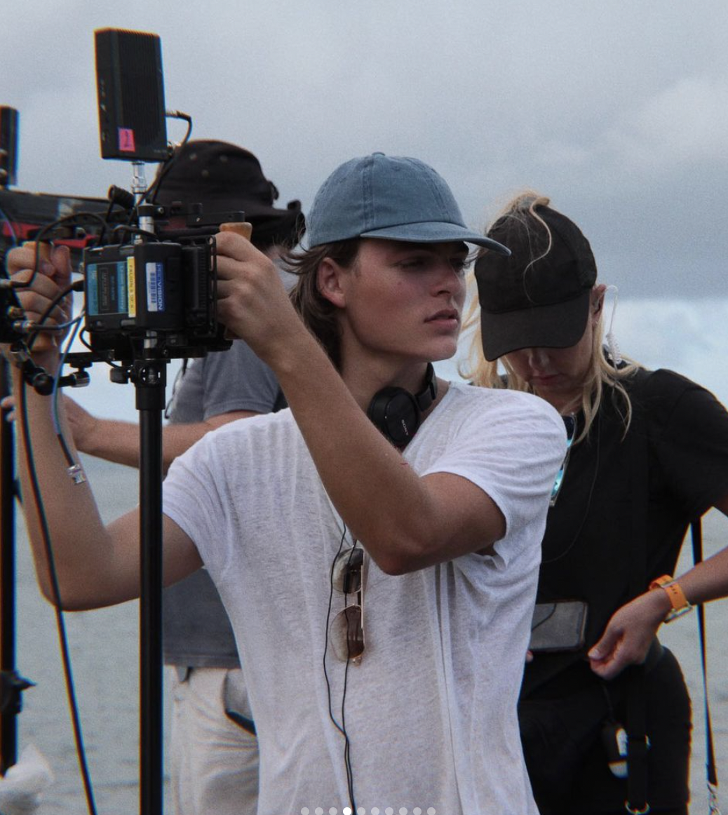 Damian Hurley directing by the beach, dated November 2022 | Source: Instagram/DamienHurley1