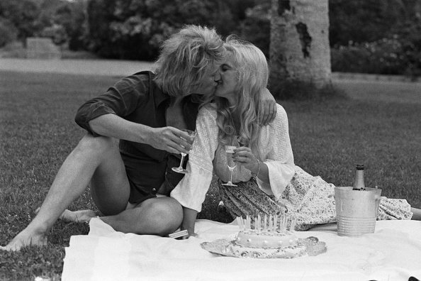 Sylvie Vartan fête ses 29 ans avec Johnny Hallyday. | Photo : Getty Images