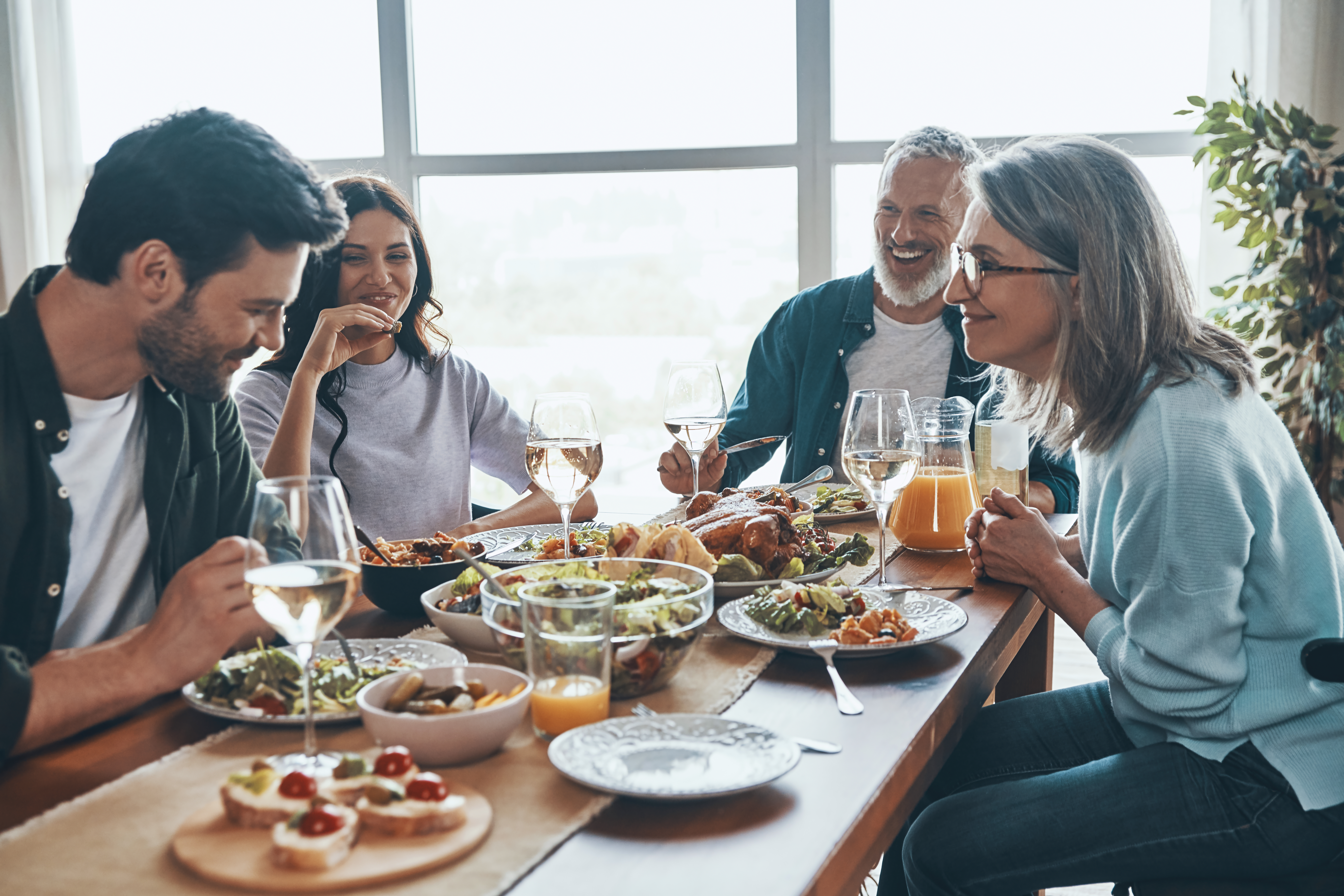 Diner with family | Shutterstock