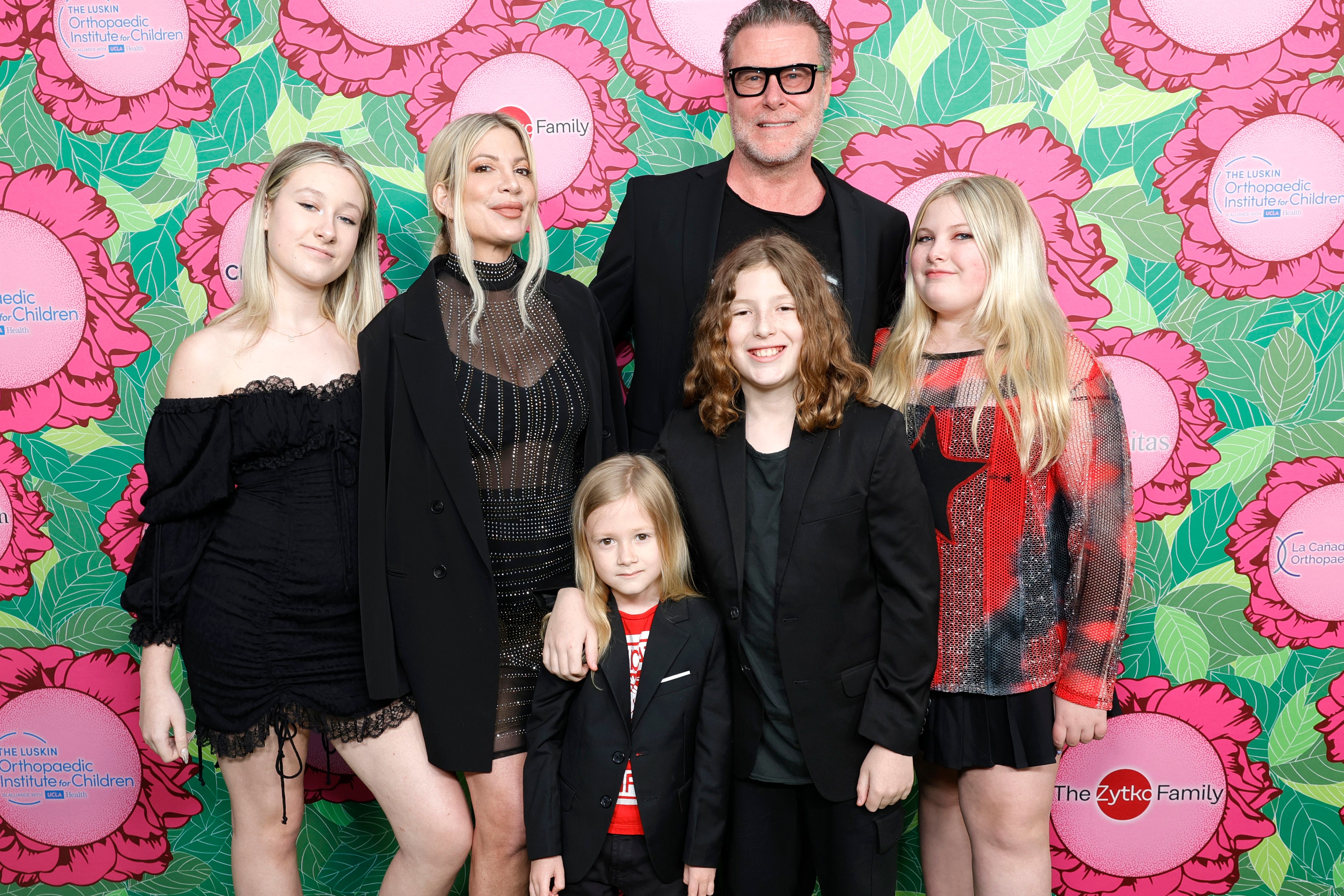 Stella Spelling, Tori Spelling, Beau Spelling, Dean McDermott, Finn Spelling, and Hattie Spelling during the Luskin Orthopaedic Institute for Children, Stand for Kids Gala at Universal Studios Hollywood on June 10, 2023, in Universal City, California. | Source: Getty Images