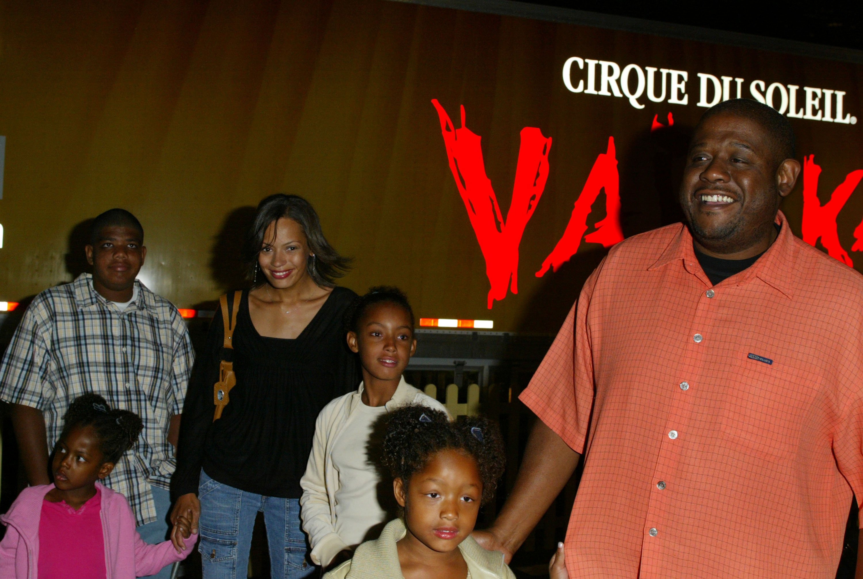 Forest Whitaker ve ailesi, Cirque du Soleil'in turne prodüksiyonuna katılıyor "Varekay" ve 12 Eylül 2003'te Los Angeles, California, Amerika Birleşik Devletleri'nde Cirque Du Soleil'de parti.  |  Kaynak: Getty Images