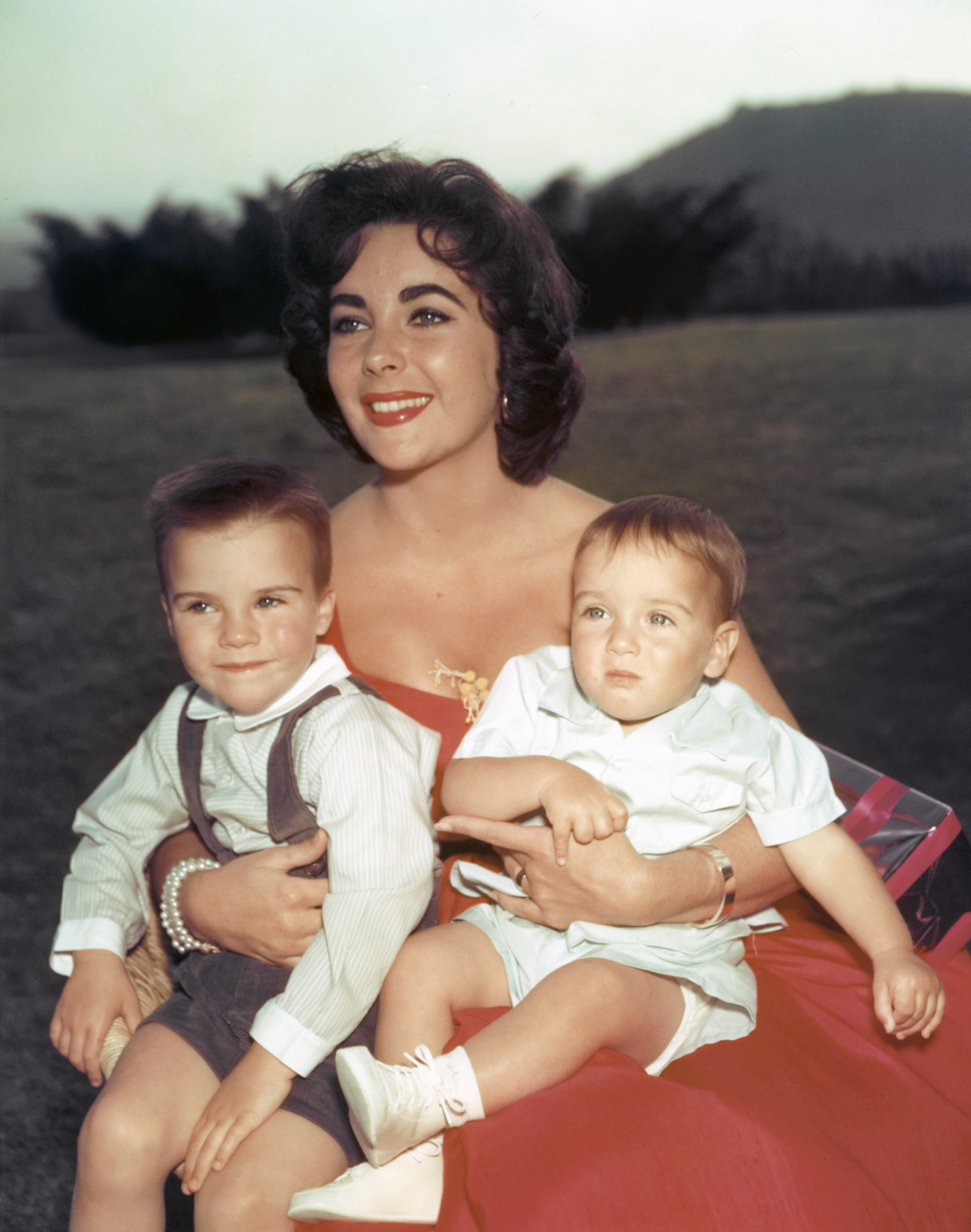 British-American actress Elizabeth Taylor with her two sons Michael Howard and Christopher that she had when she was married to Michael Wilding | Source: Getty Images