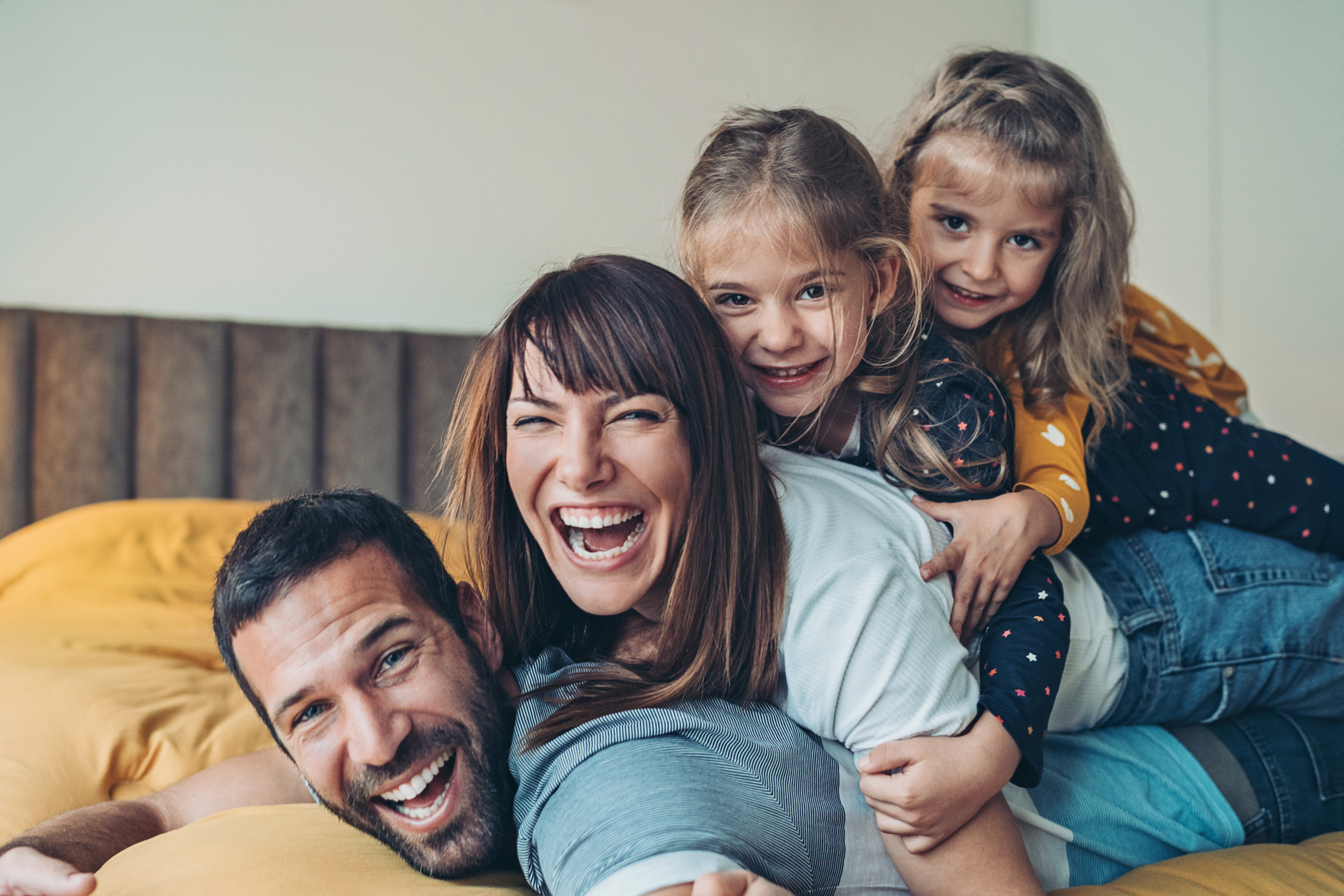 Mother, father and twin girls stacked on top of each other | Source: Getty Images