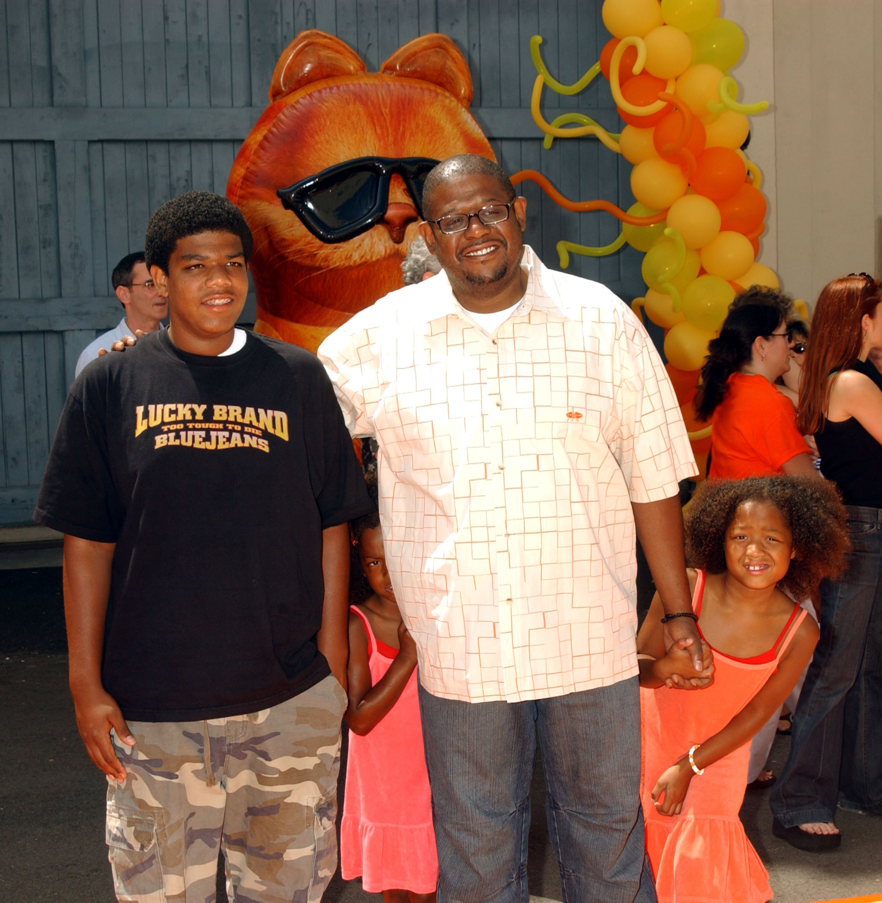 Forest Whitaker ve oğlu Ocean Whitaker, "Garfield: Film" dünya prömiyeri 6 Haziran 2004'te Los Angeles California'da yapıldı.  |  Kaynak: Getty Images