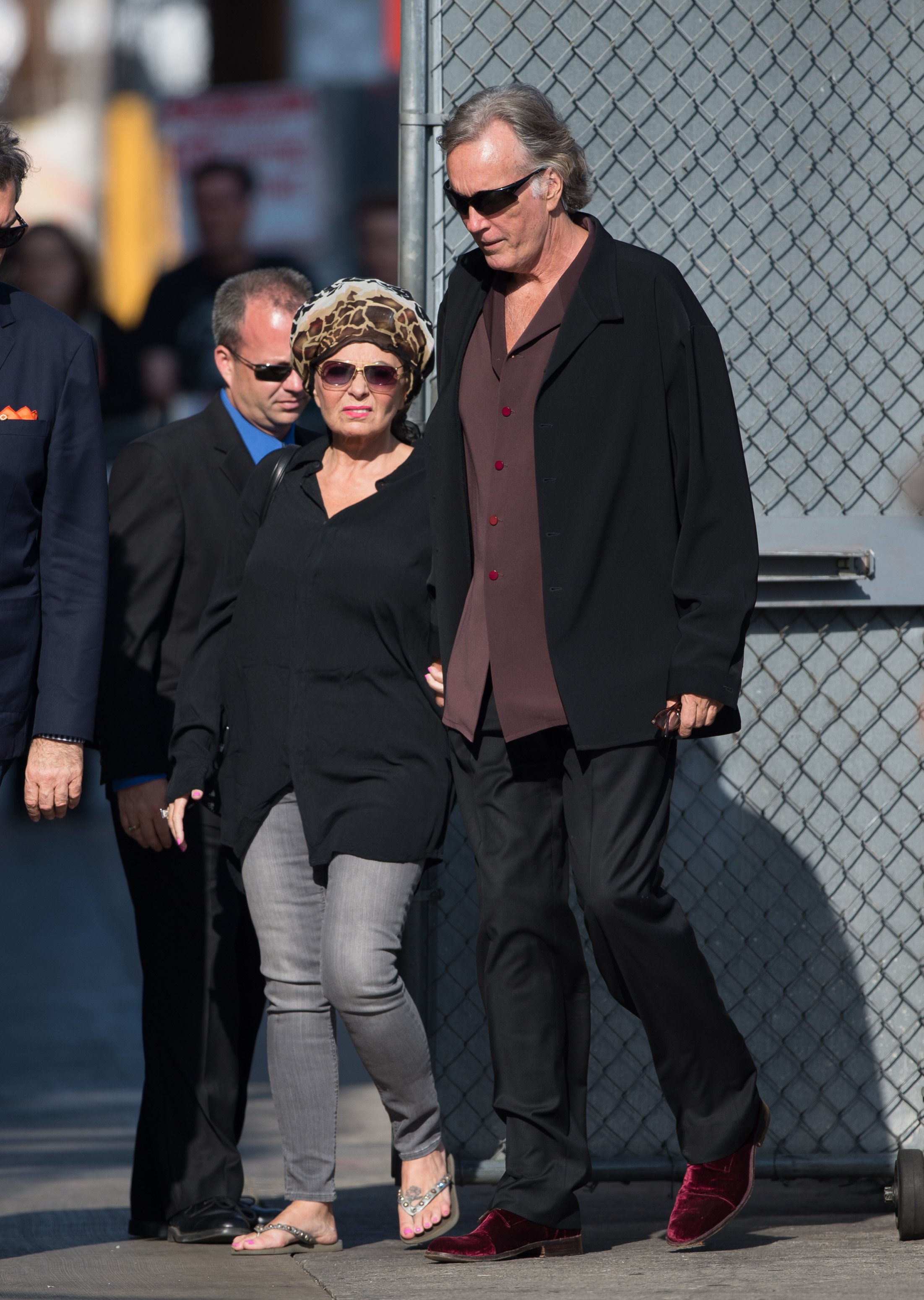 Roseanne Barr and Johnny Argent strolling on June 24, 2014, in Los Angeles, California. | Source: Getty Images