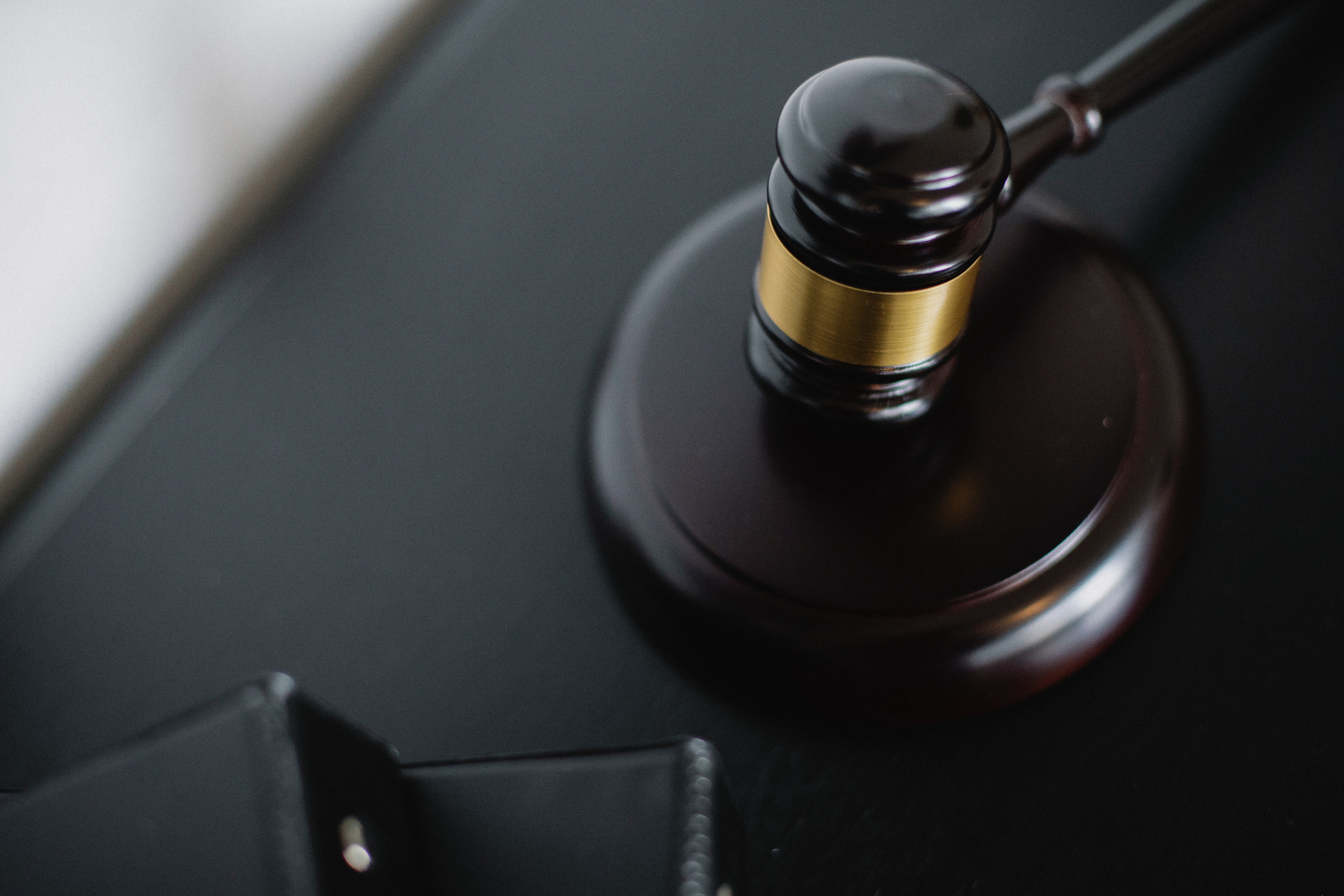 Pictured - A wooden gavel placed on top of a table in the courtroom | Source: Pexels 