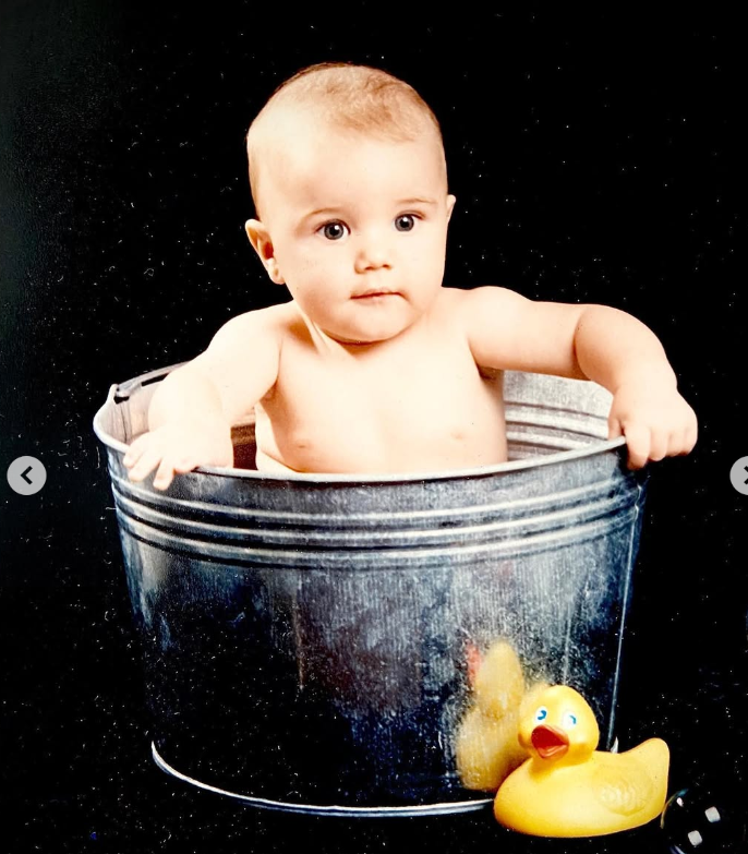 The little boy sitting in a bucket. | Source: Instagram/pattiemallette