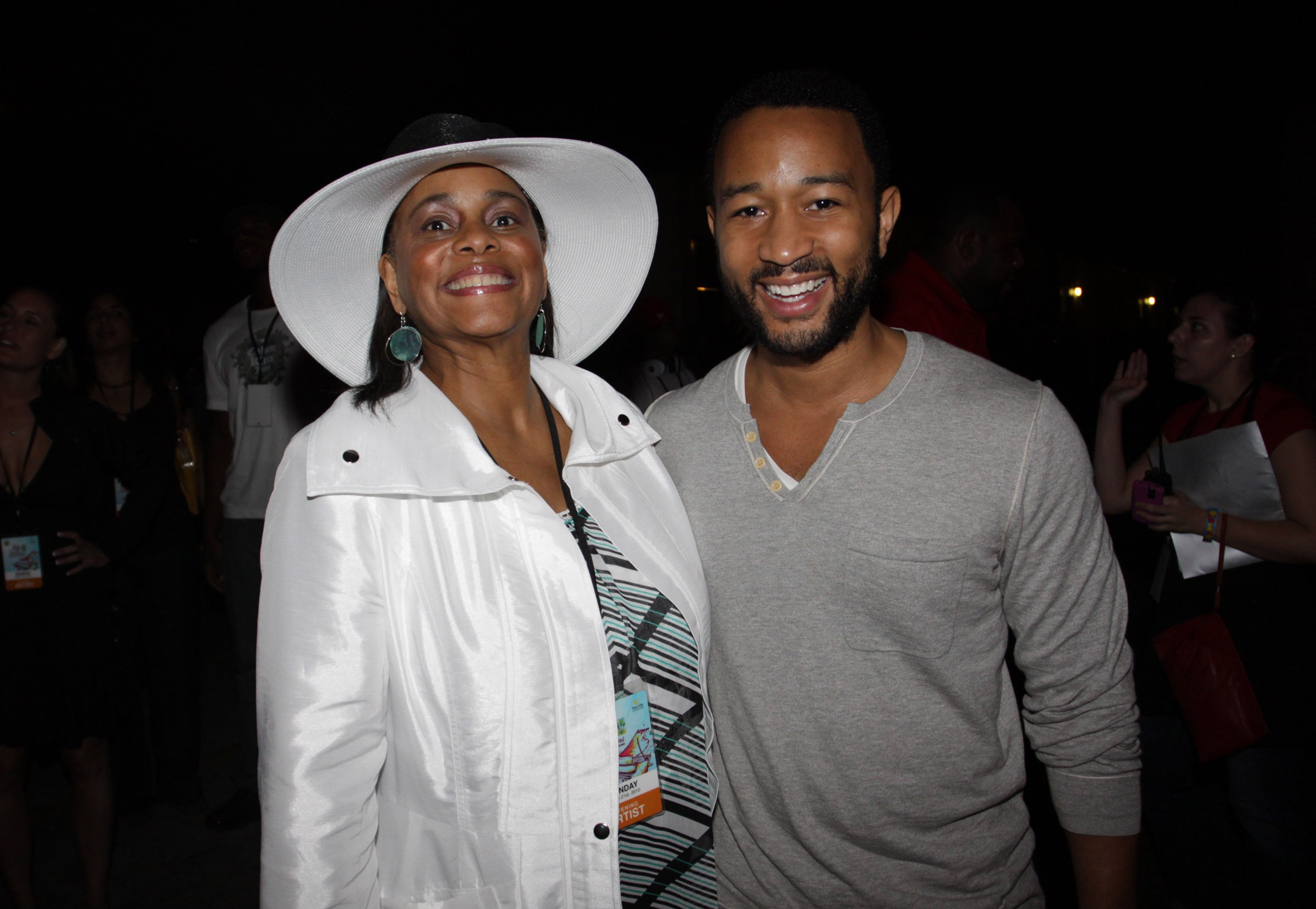 John Legend (r) and his mother Phyllis Stephens attend Jazz In The Gardens 2010 on March 21, 2010 in Miami Gardens, Florida. | Photo: GettyImages