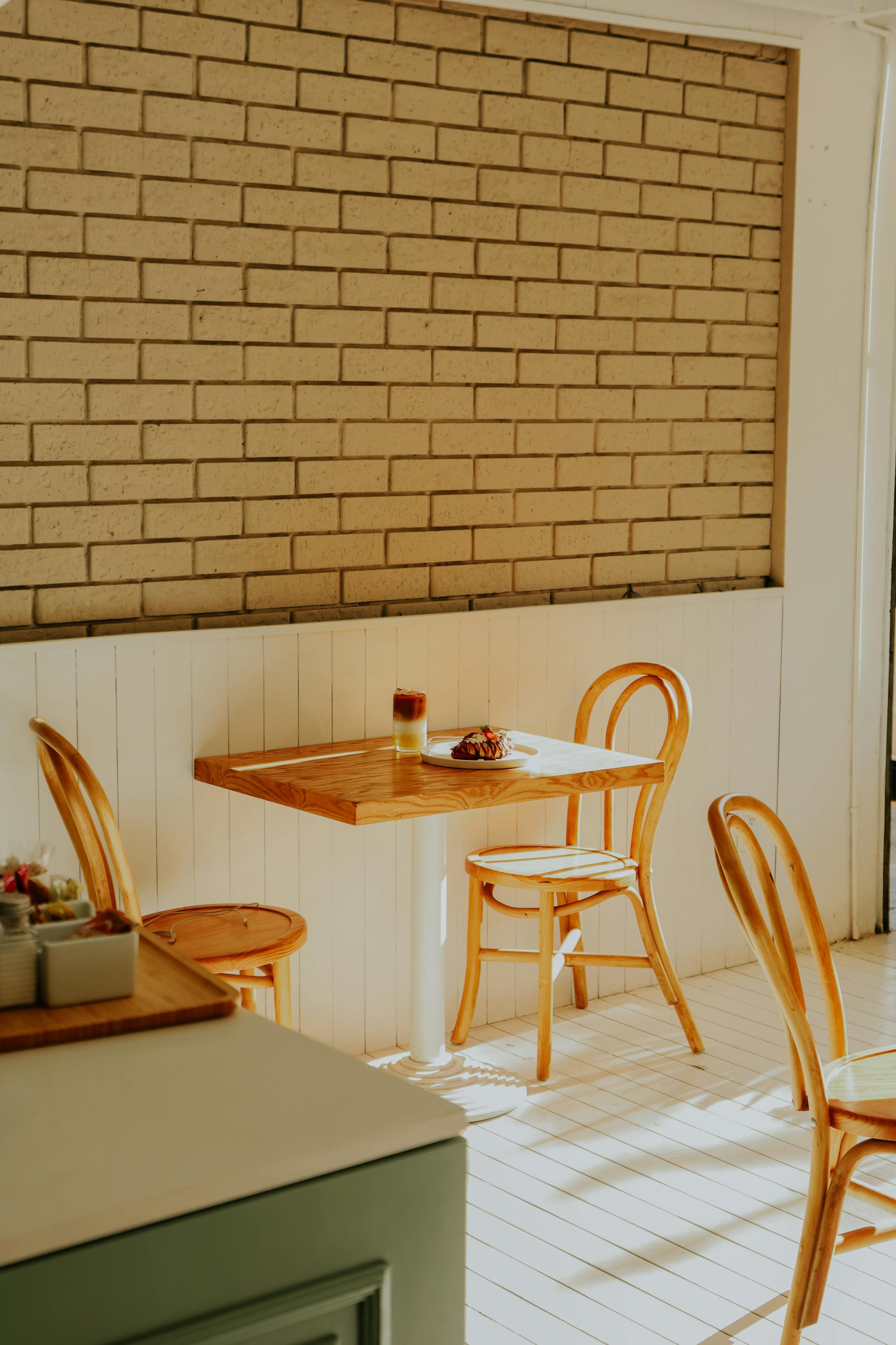 A closeup shot of a small café | Source: Pexels