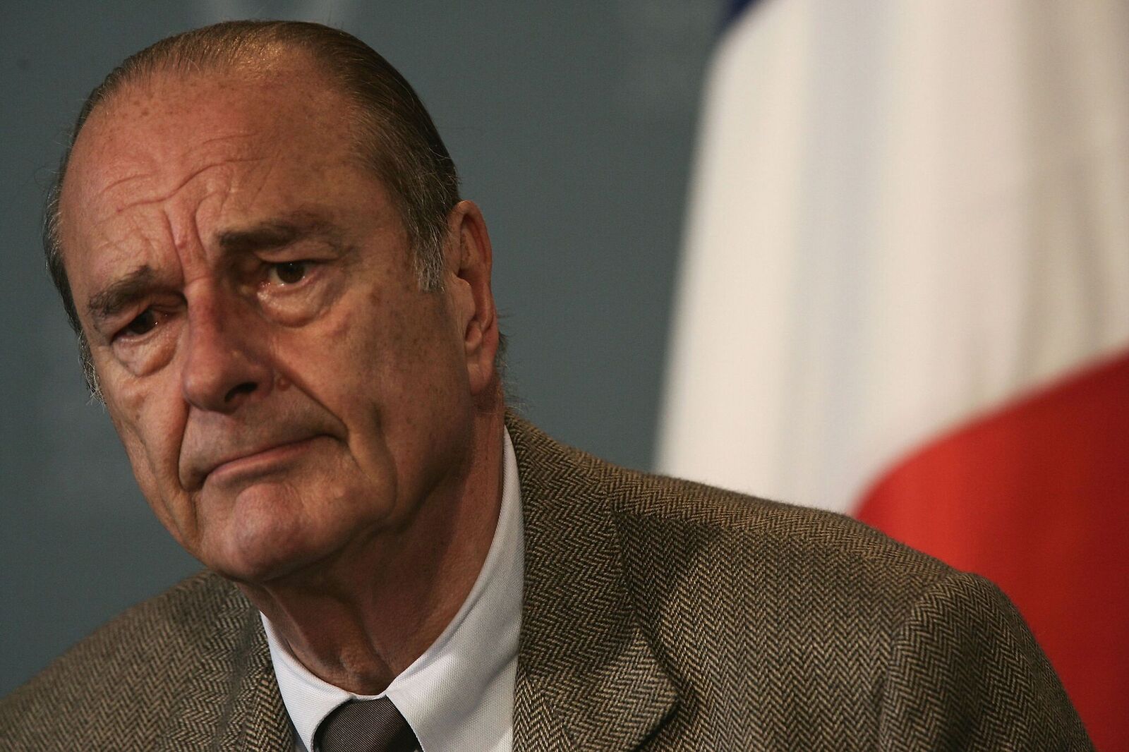 Le président français Jacques Chirac tient une conférence de presse. | Photo : GettyImage