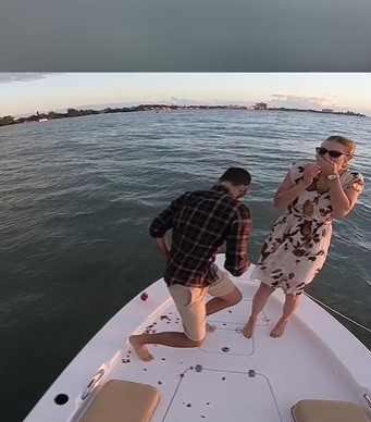 The ring box falls out of Scott Clyne's pocket as he is about to propose to his girlfriend | Source: TikTok/humankind