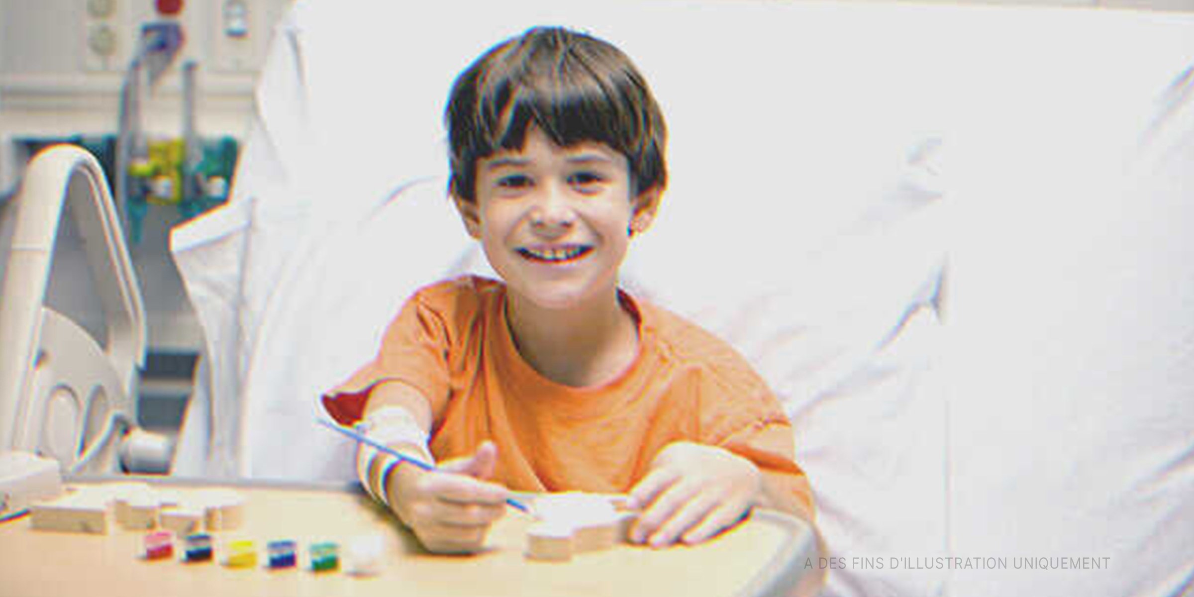 Un petit garçon souriant | Photo : Shutterstock