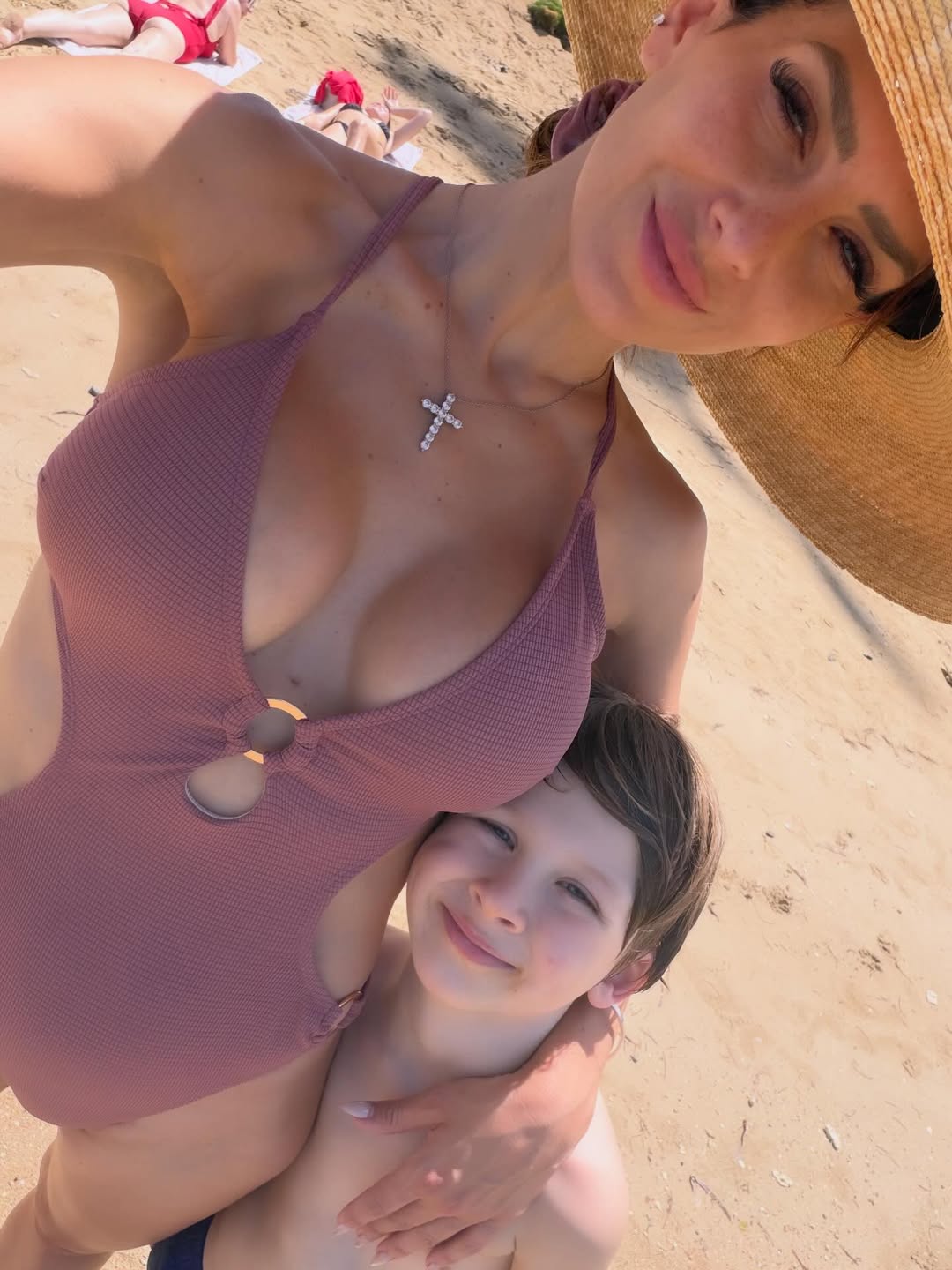 Hilaria Baldwin and one of her kids during their vacation | Source: Instagram/hilariabaldwin | alecbaldwininsta