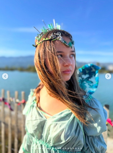 A photo of Everly Tatum dressed in a costume and looking at something in the distance. | Source: Instagram/jennadewan