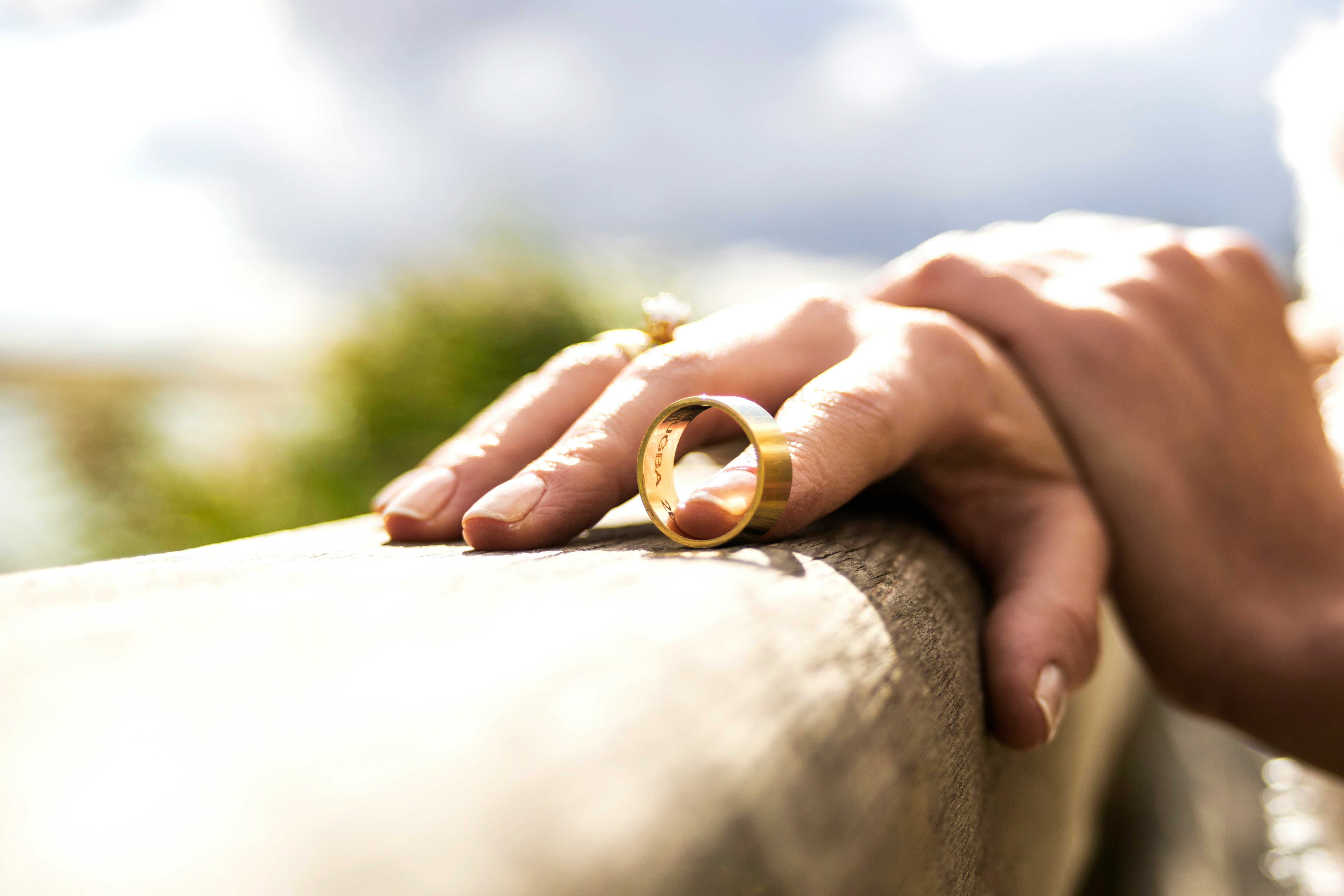 A woman holding her ring | Source: Unsplash