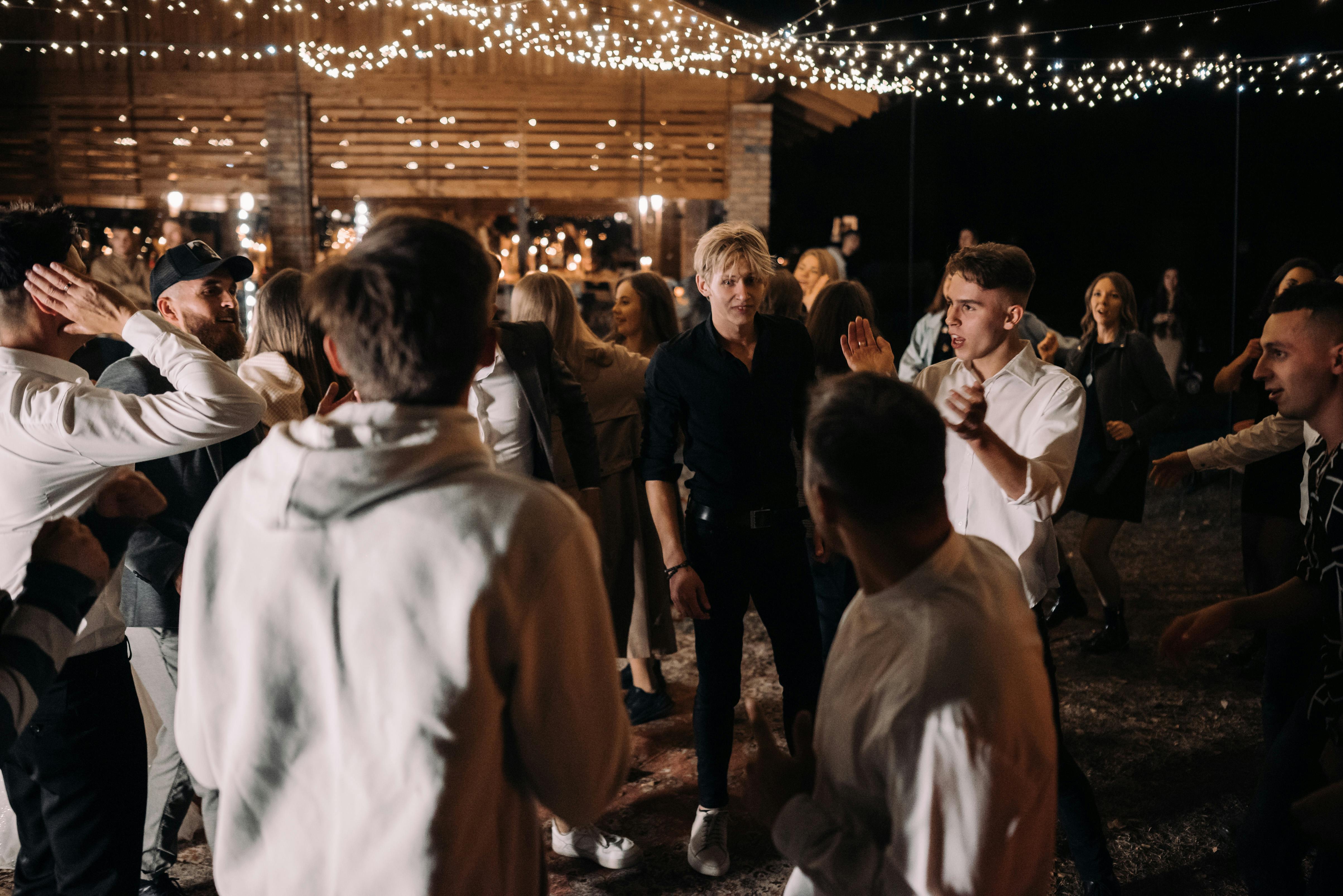 People dancing at a wedding | Source: Pexels