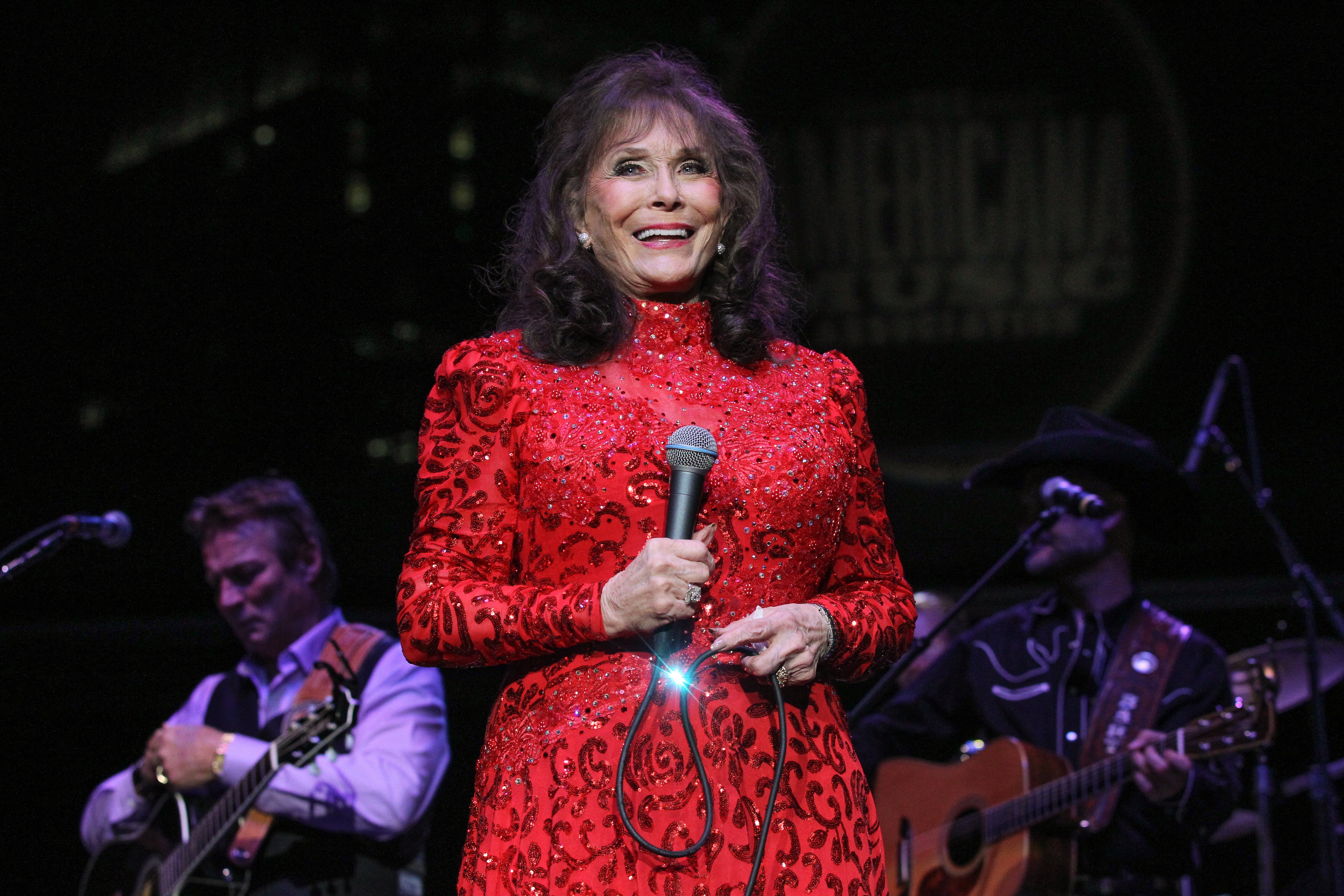 Loretta Lynn performs during the 16th Annual Americana Music Festival & Conference at Ascend Amphitheater on September 19, 2015. | Photo: GettyImages