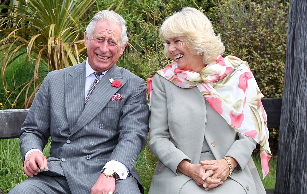 DUNEDIN, NOUVELLE-ZÉLANDE - 5 NOVEMBRE 2015 : le prince Charles et son épouse Camilla. | Photo : Getty Images