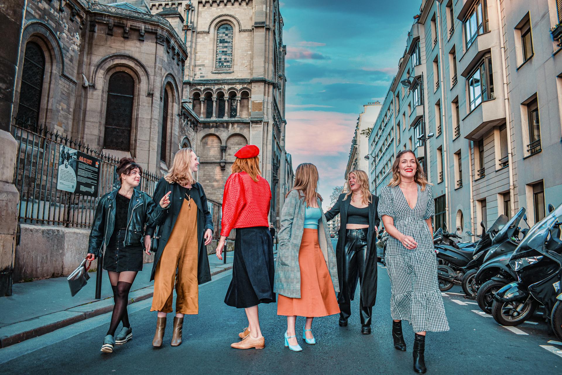 A group of women in stylish outfits | Source: Pexels