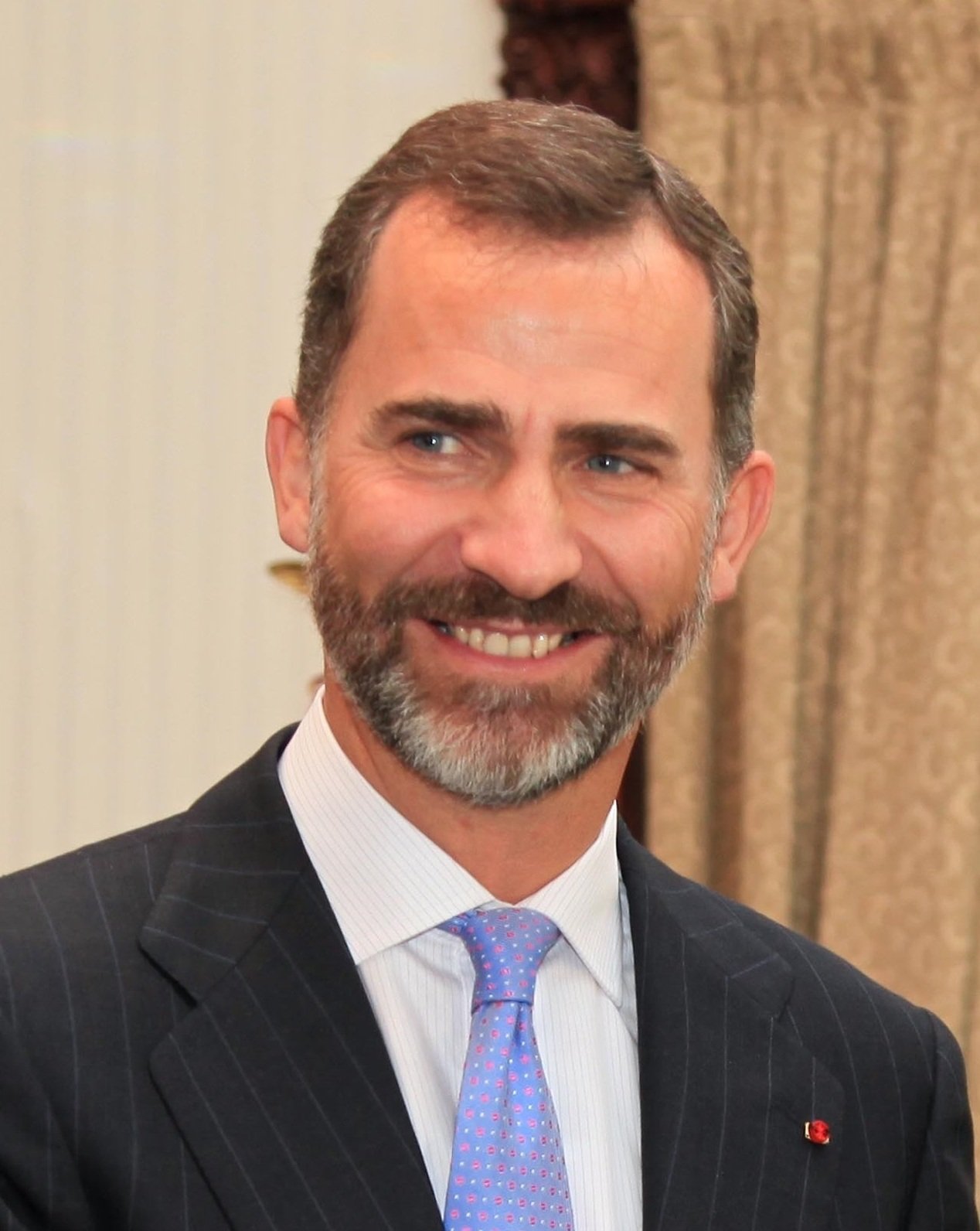 Felipe de Borbón en el momento en que da la mano al presidente de Ecuador, en Quito, 2013. | Imagen: Wikimedia Commons Felipe de Borbón en el momento en que da la mano al presidente de Ecuador, en Quito, 2013. | Imagen: Wikimedia Commons