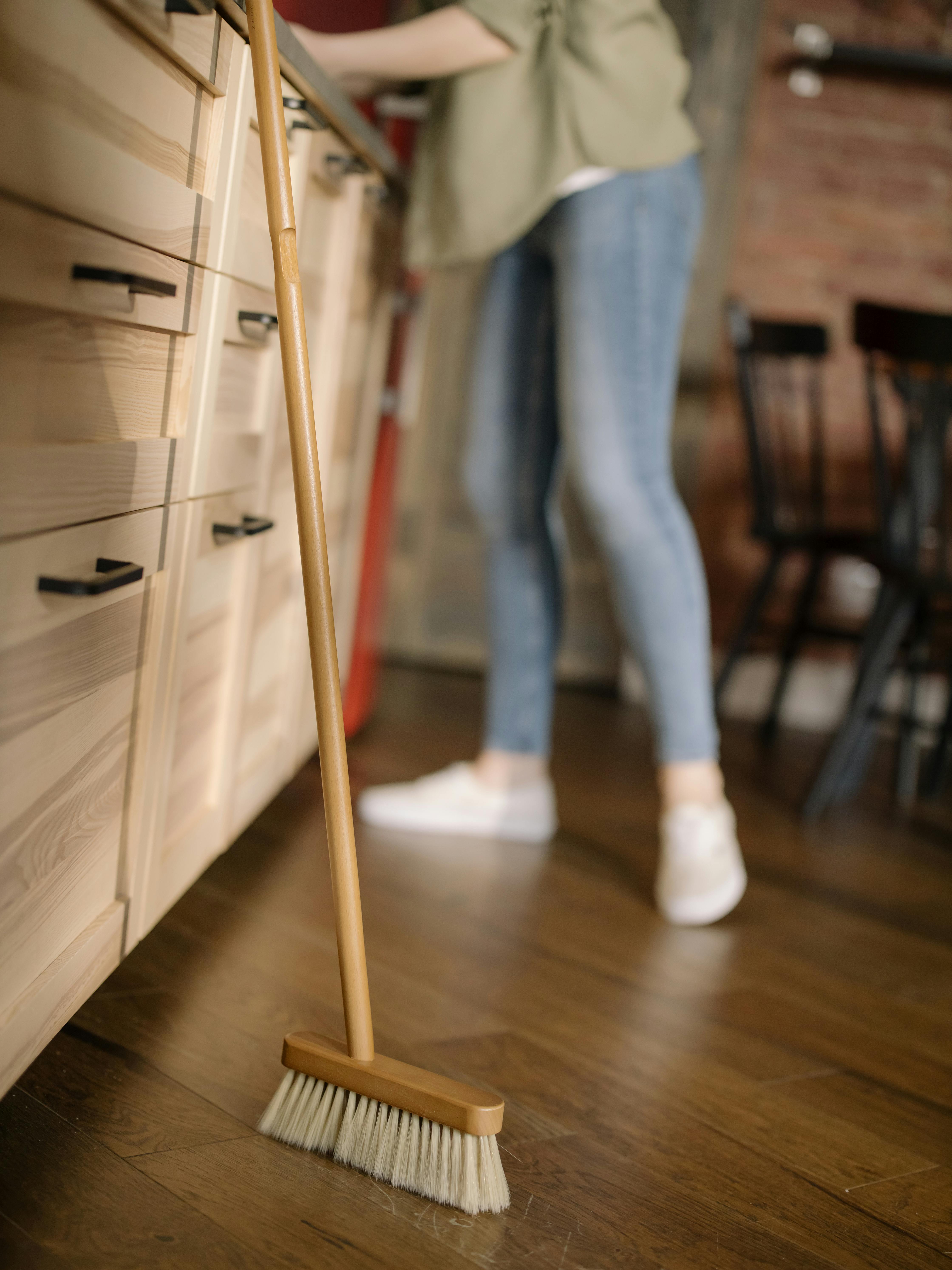 A broom on the floor | Source: Pexels