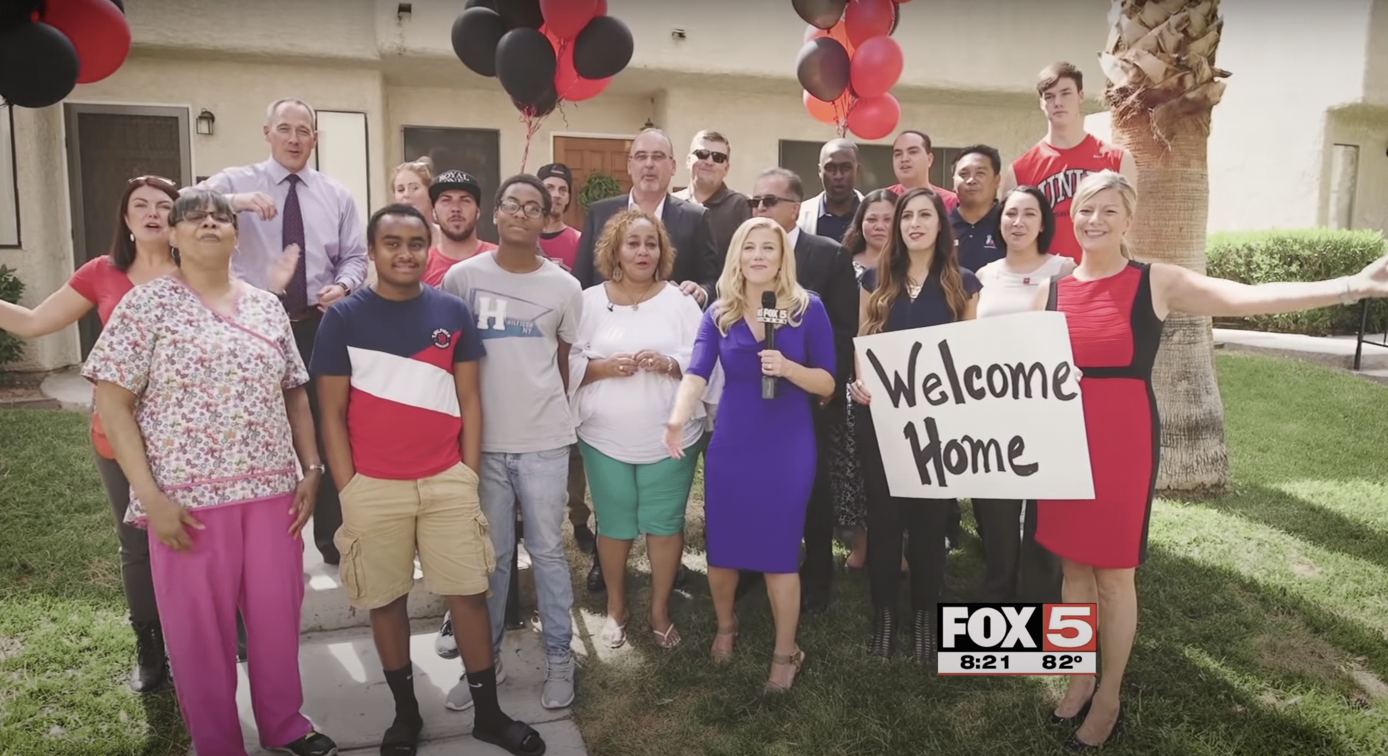 Everyone including the FOX5 Surprise Squad and Cynthia Robinson welcome Marcia Duncan and her boys to their new home. | Source: YouTube.com/FOX5 Las Vegas