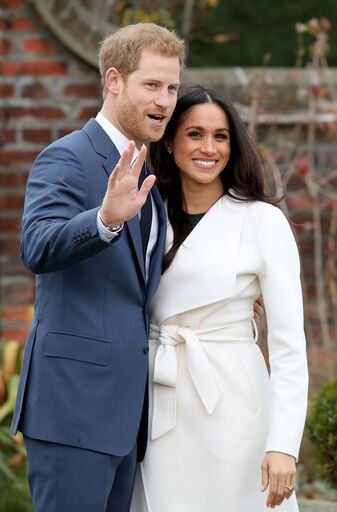 Le Prince Harry et l'actrice Meghan Markle lors d'un photocall officiel pour annoncer leurs fiançailles aux Sunken Gardens de Kensington Palace le 27 novembre 2017 à Londres, en Angleterre. | Photo : Getty Images Le Prince Harry et l'actrice Meghan Markle lors d'un photocall officiel pour annoncer leurs fiançailles aux Sunken Gardens de Kensington Palace le 27 novembre 2017 à Londres, en Angleterre. | Photo : Getty Images