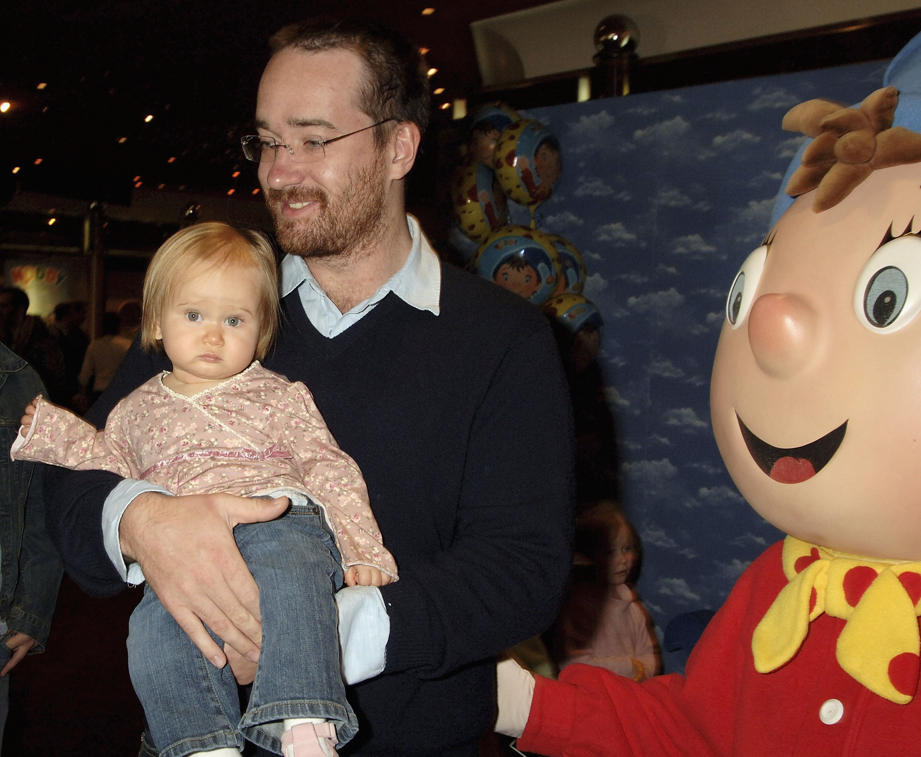 Matthew Macfadyen with his daughter, Maggie Macfadyen, attend the Charity DVD Premiere for "Noddy And The Island Adventure" at the Empire Leicester Square on October 23, 2005, in London, England. | Source: Getty Images