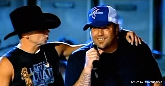 Kenny Chesney joined Uncle Kracker on stage to perform an iconic song together