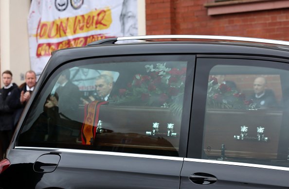 Begräbniskorso des Euromillionen-Siegers pausiert im Partick Thistle's Stadium, 14. Januar 2020 | Quelle: Getty Images