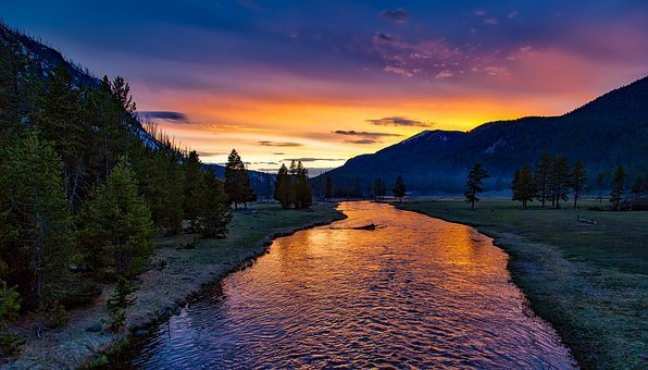 Sunset over Yellowstone National Park| Source: Pixabay