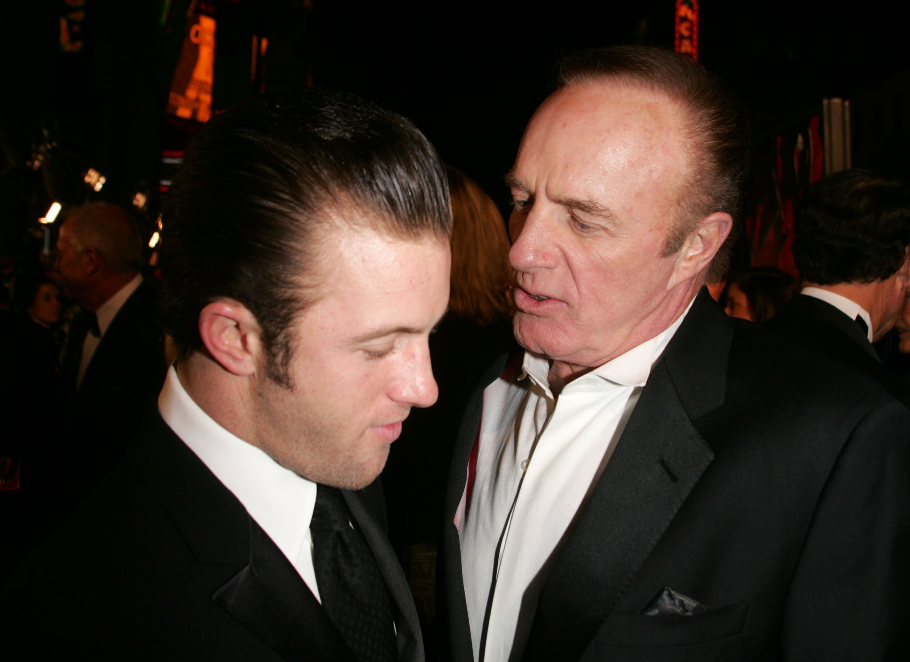 Scott and James Caan at the "Ocean's Twelve" premiere on December 8, 2004, in Hollywood, California. | Source: Getty Images