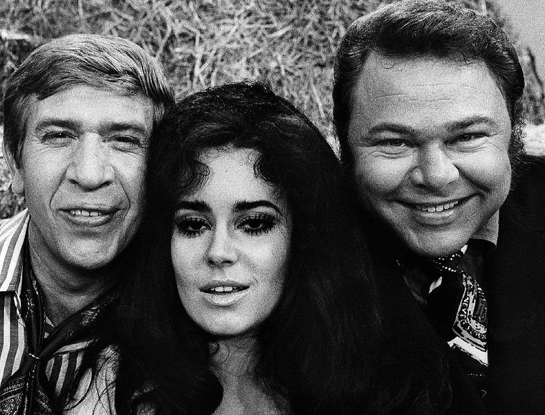 Buck Owens, Lisa Todd and Roy Clark from the television program "Hee Haw." | Source: Wikimedia Commons