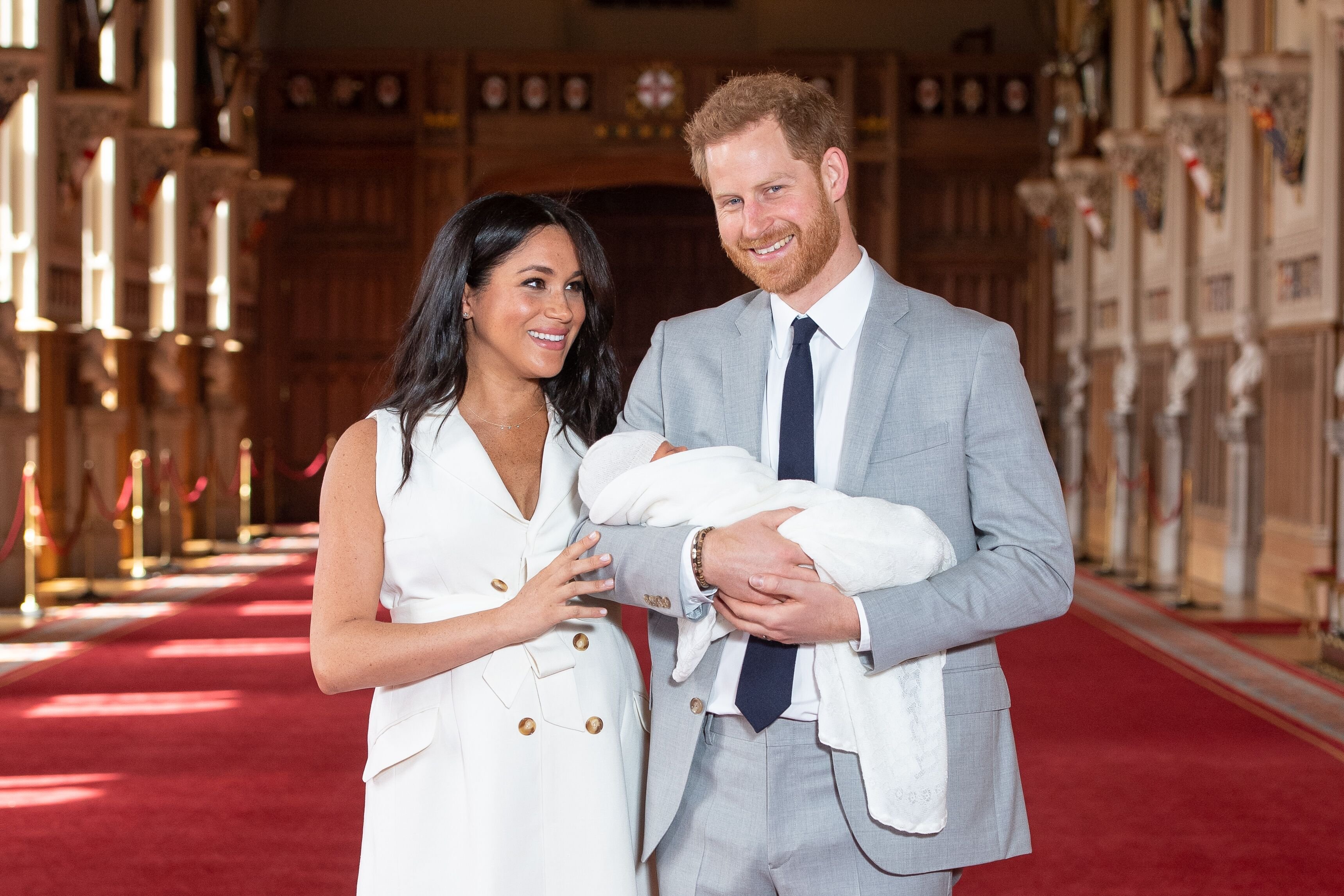 Meghan Markle, le Prince Harry, et leur fils lors de sa première apparition publique | Source : Getty Images