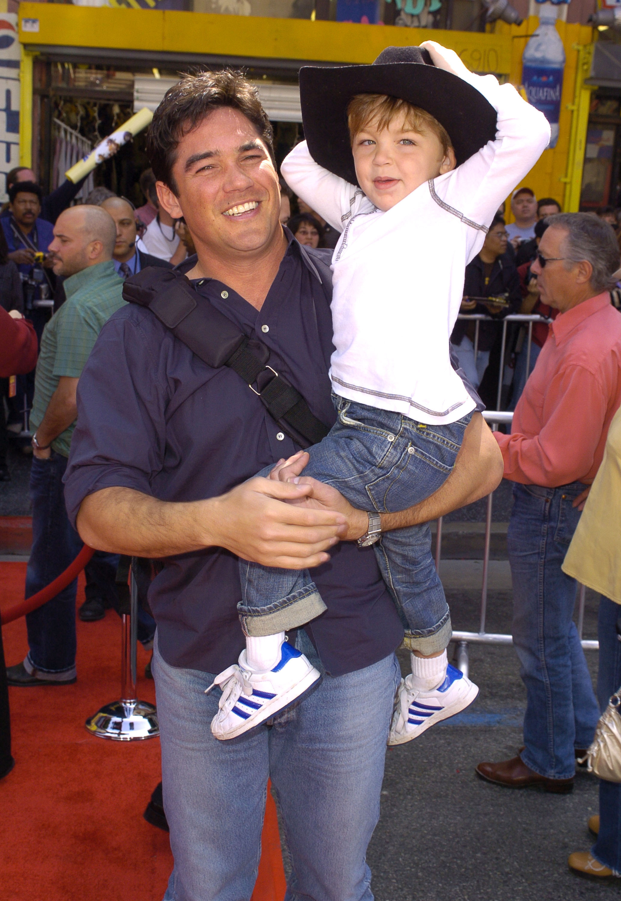 Dean and Christopher Cain at the premiere of "Home on the Range" in Hollywood, California in 2004 | Source: Getty Image