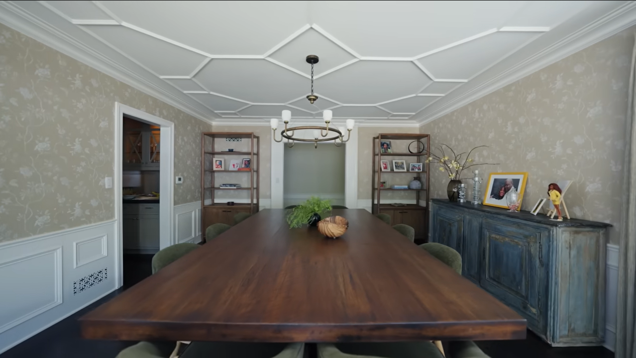 The absolute biggest shock of her home tour happened right inside the dining room. | Source: YouTube/@Archdigest