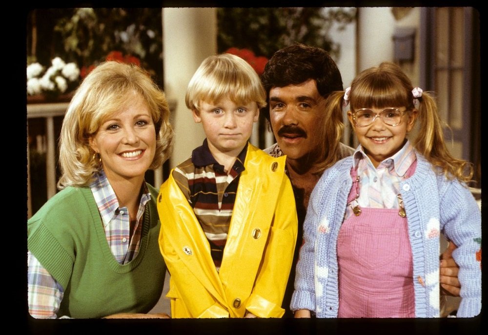 Joanna Kerns, Victor Dimattia, Alan Thicke, and Judith Barsi on the set of "Graduation Day" in 1988. | Image: Getty Images.