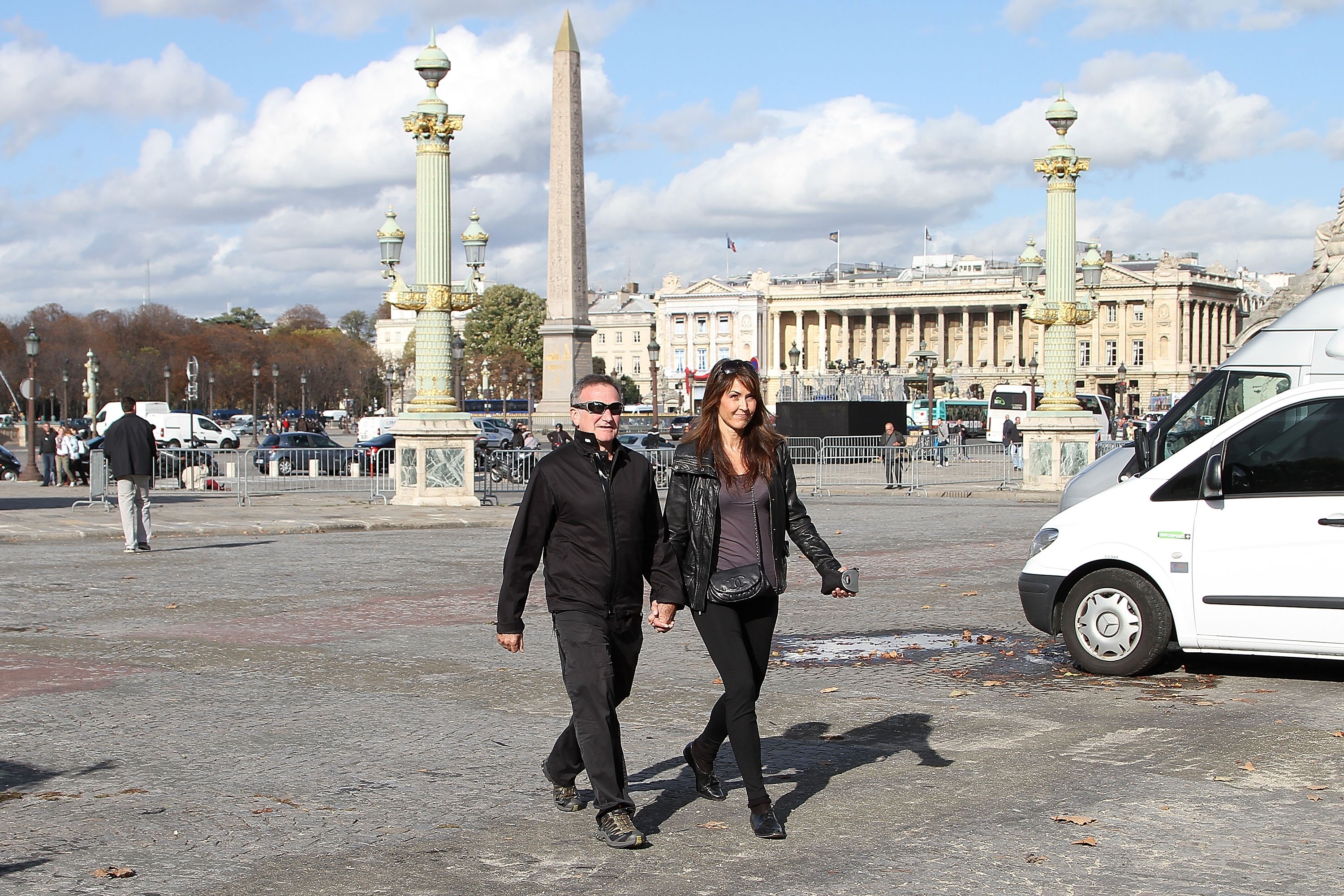 Robin Williams and wife Susan Schneider are sighted on the 'Place de la Concorde' on October 26, 2011 in Paris, France | Source: Getty Images 
