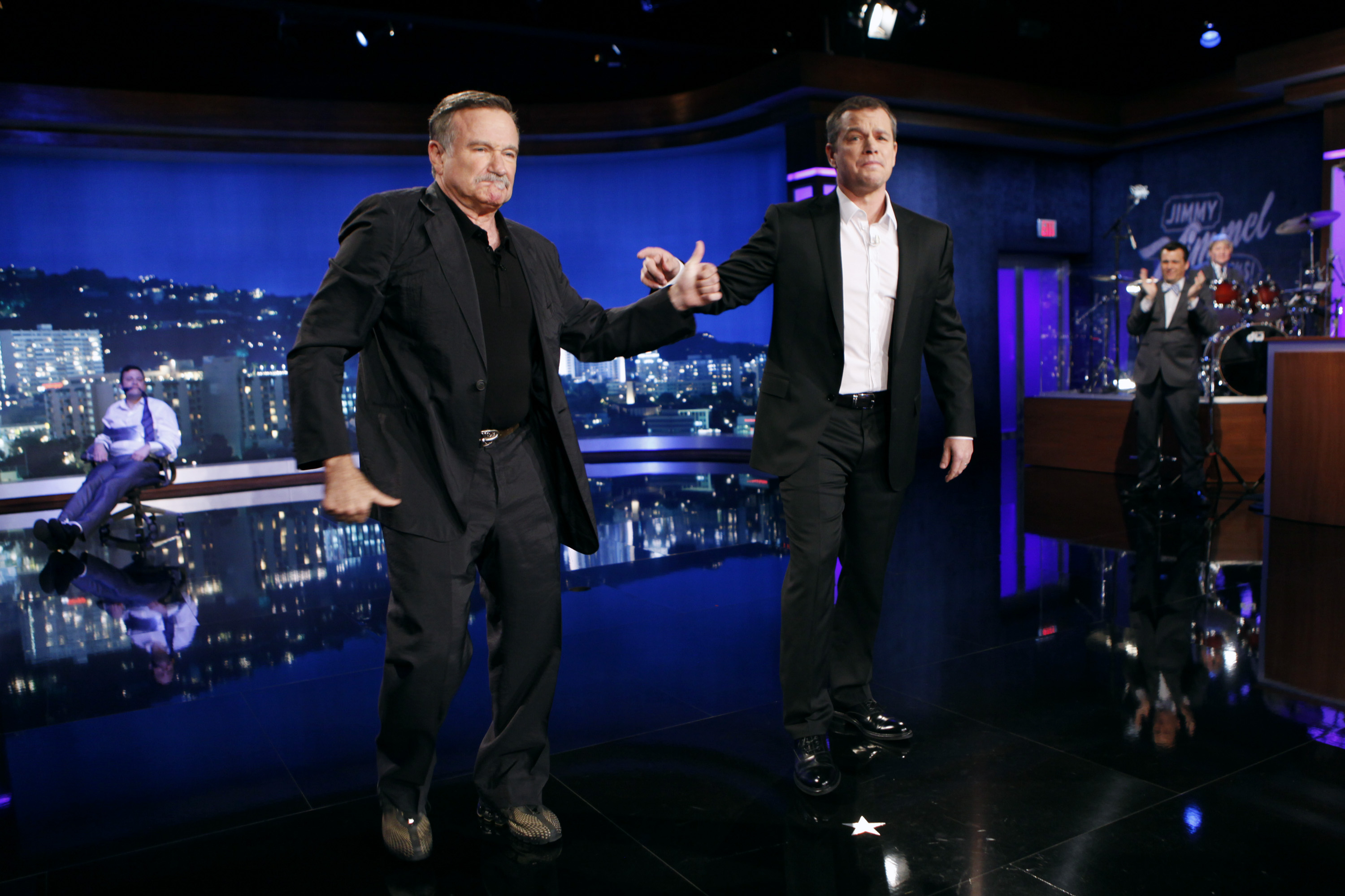 Robin Williams and Matt Damon on the set of "Jimmy Kimmel Live" on January 24, 2013 | Source: Getty Images