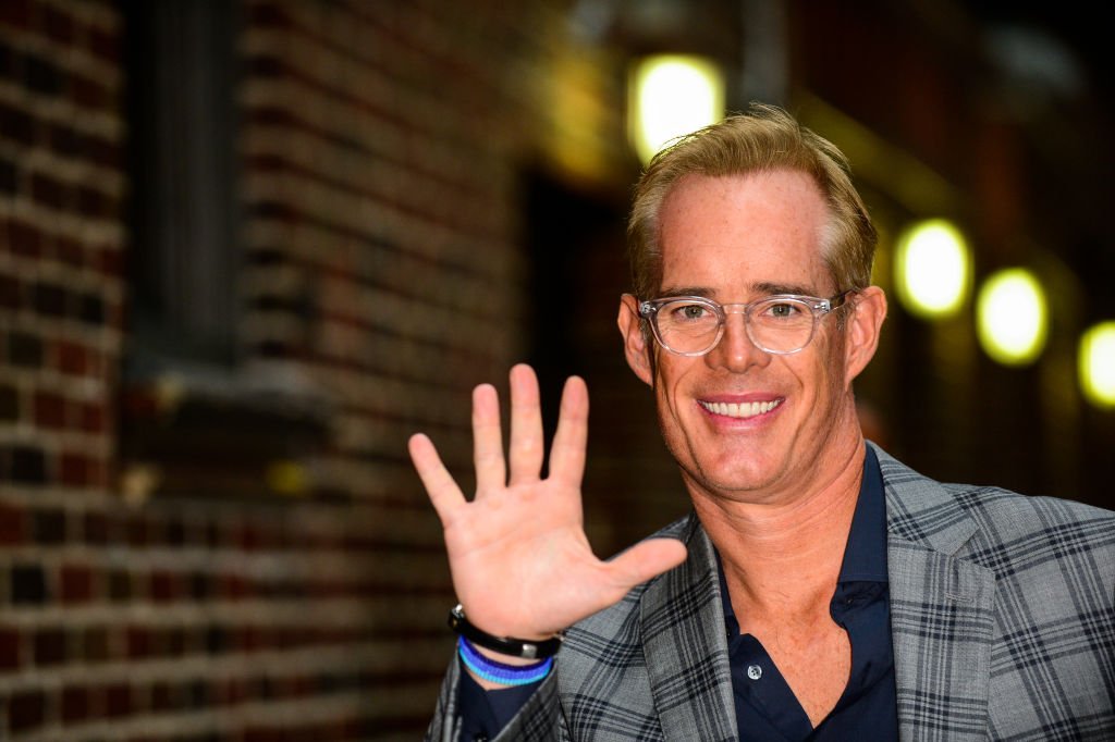 Joe Buck enters the "The Late Show With Stephen Colbert" taping, September 2017 | Source: Getty Images