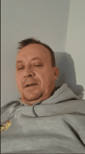 Nicola Hardwick un homme britannique infecté par le Covid-19. | Photo : Facebook/Nicola Hardwick