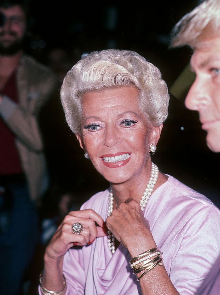 Lana Turner durante la firma del libro "Lana: The Lady, the Legend, the Truth" en Macy's - 20 de septiembre de 1982 en Nueva York, Estados Unidos. | Foto de Ron Galella / Colección Ron Galella a través de Getty Images. Lana Turner durante la firma del libro "Lana: The Lady, the Legend, the Truth" en Macy's - 20 de septiembre de 1982 en Nueva York, Estados Unidos. | Foto de Ron Galella / Colección Ron Galella a través de Getty Images.