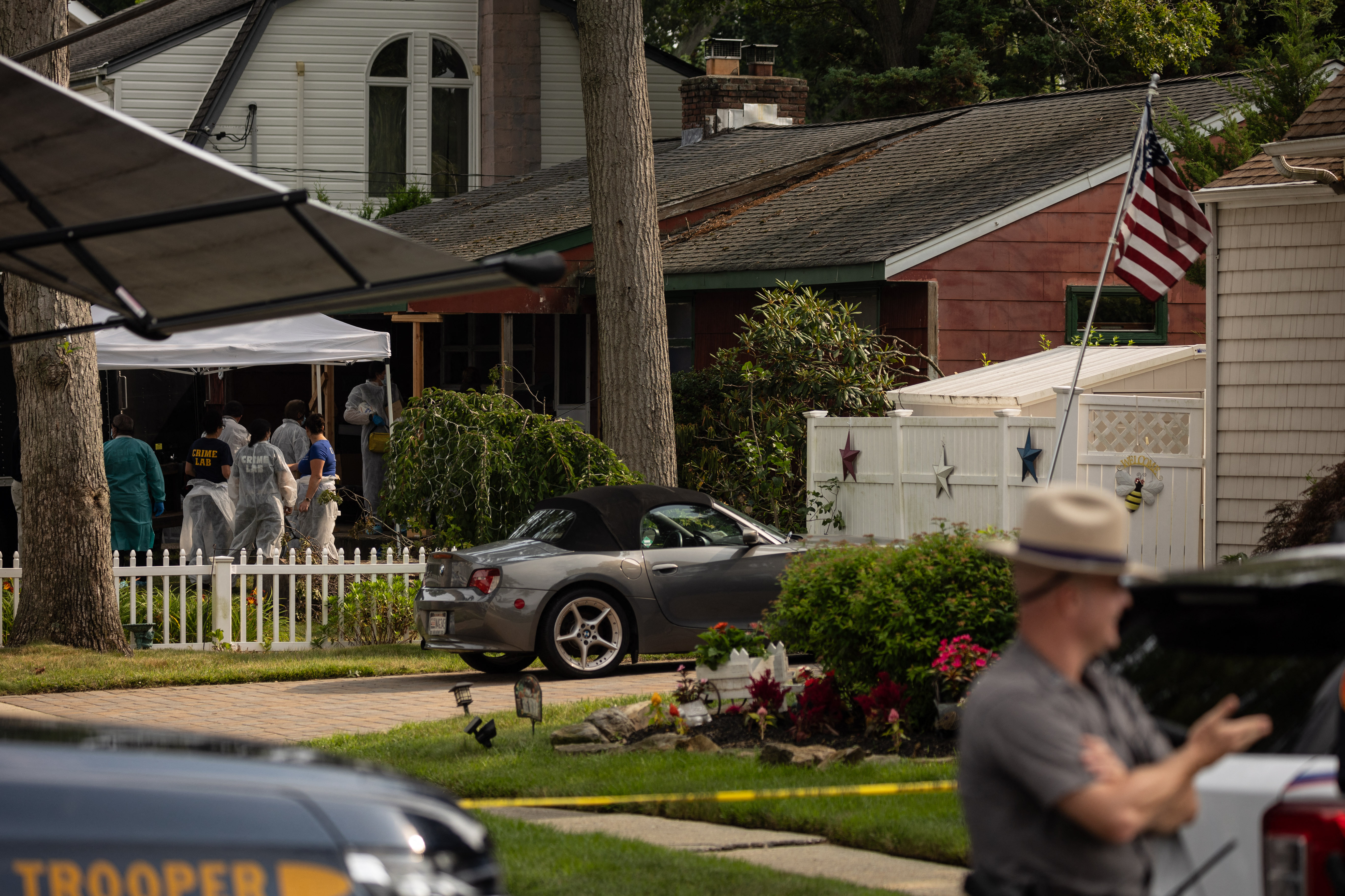 Crime laboratory officers search the home of Gilgo Beach murder suspect Rex Heuermann in Massapequa Park, New York, on July 18, 2023 | Source: Getty Images