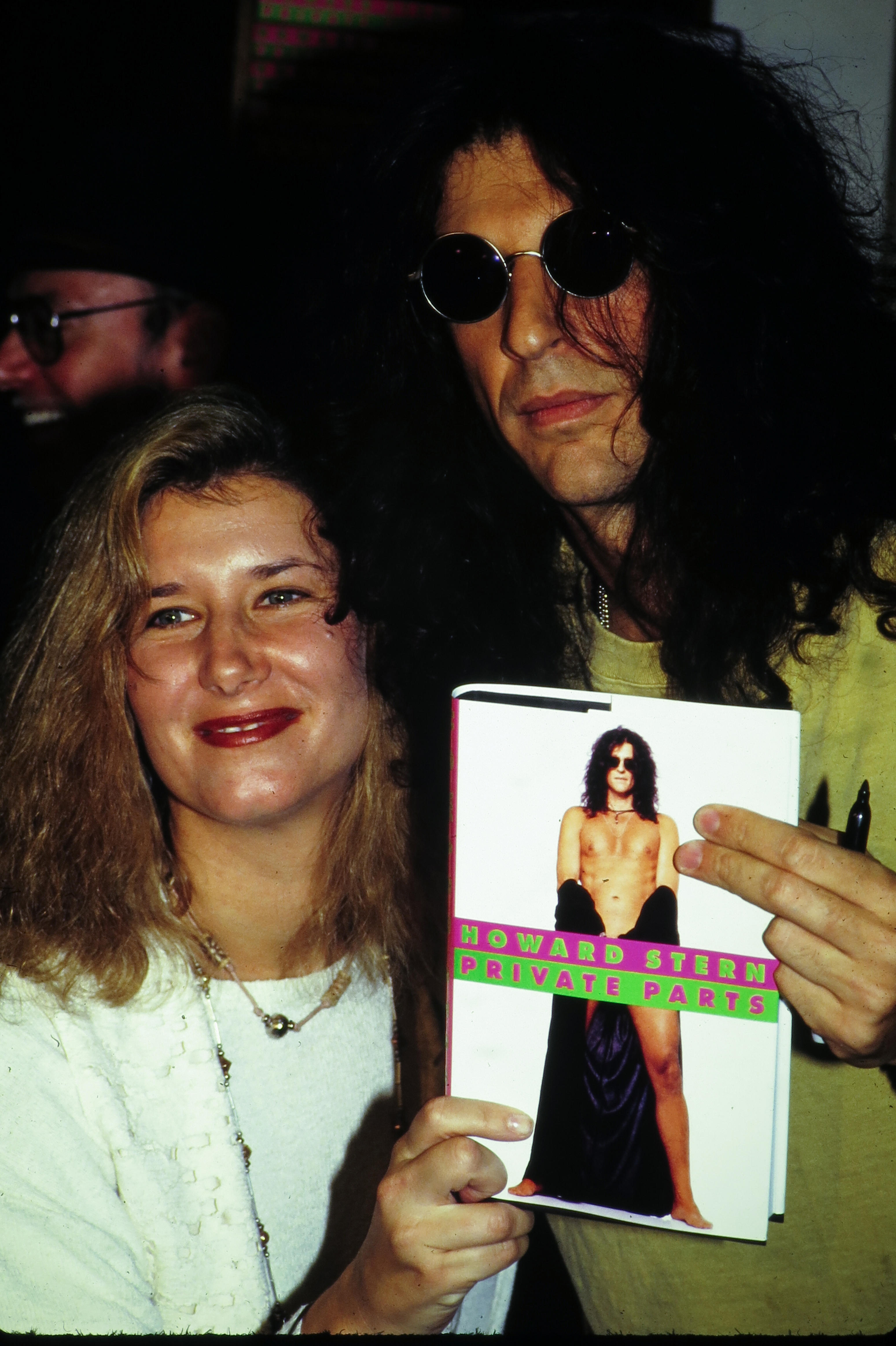 Alison and Howard Stern at his book signing for "Private Parts" at Barnes and Noble in New York, on October 14, 1993 | Source: Getty Images